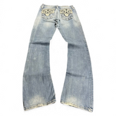 TWC Vintage Miss Me Bootcut Jeans in Hellblau mit aufwendig verzierten Gesäßtaschen und ausgefransten Säumen