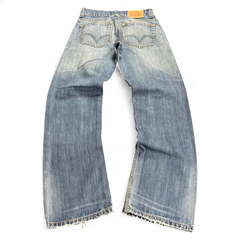 TWC Vintage Levi's 512 Jeans mit geradem Bein in verwaschenem Blau und Distressed-Optik, Rückansicht
