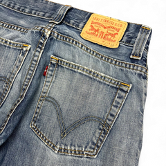 TWC Vintage Levi's 512 Jeans mit geradem Bein in verwaschenem Blau mit Distressed-Details und Leder-Patch