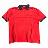 TWC Vintage Ralph Lauren Polo Shirt in Rot mit dunkelblauem Kragen und Ärmelbündchen, Vintage-Stil