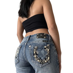TWC Vintage Miss Me Damenjeans in Blau mit Perlenverzierungen und Distressed-Details an den Gesäßtaschen