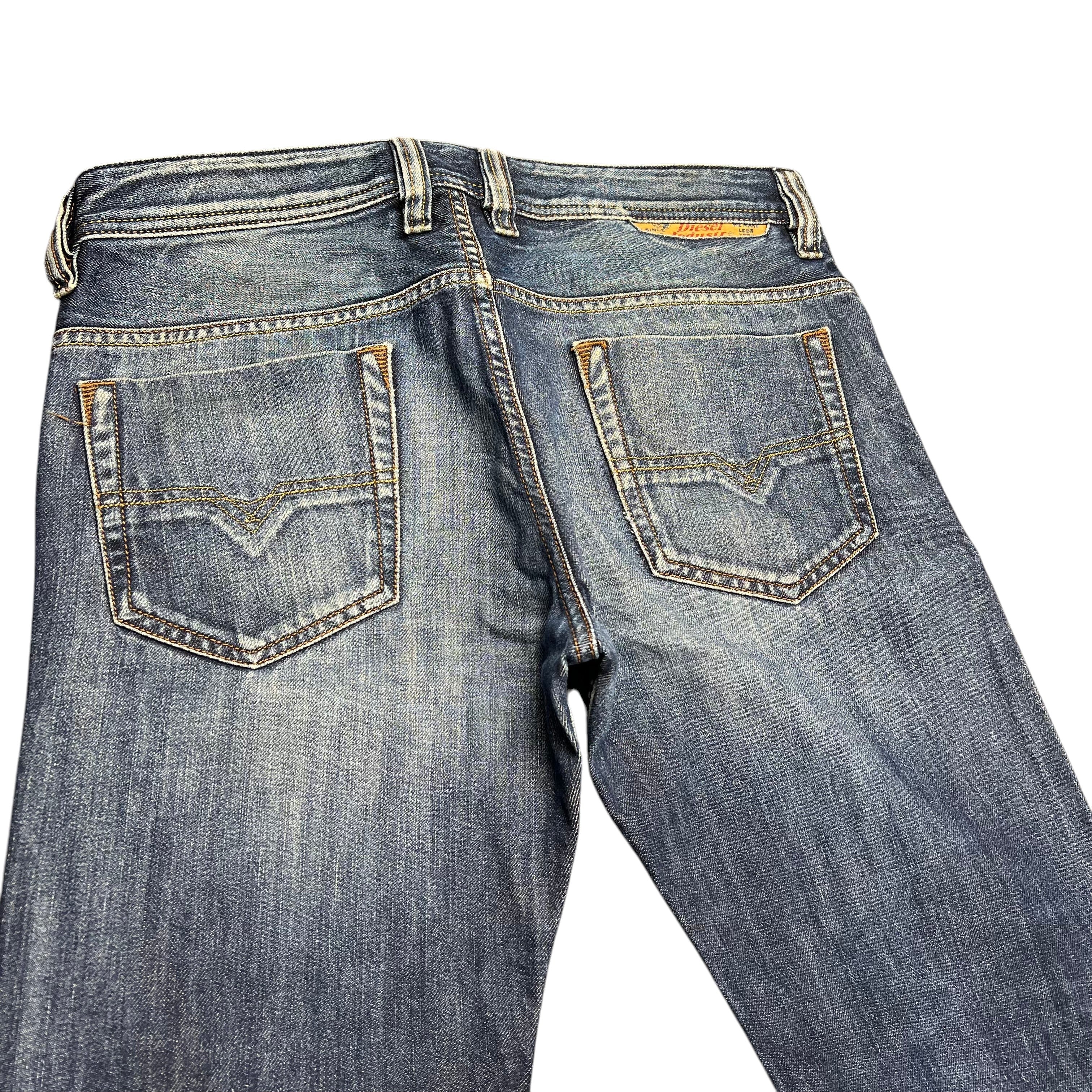 TWC Vintage Diesel Safado Straight Jeans in blauem Denim mit markanten Gesäßtaschen und Used-Look