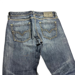 TWC Vintage Diesel Larkee Straight Jeans in blauem Denim mit markanten Gesäßtaschen und Lederpatch