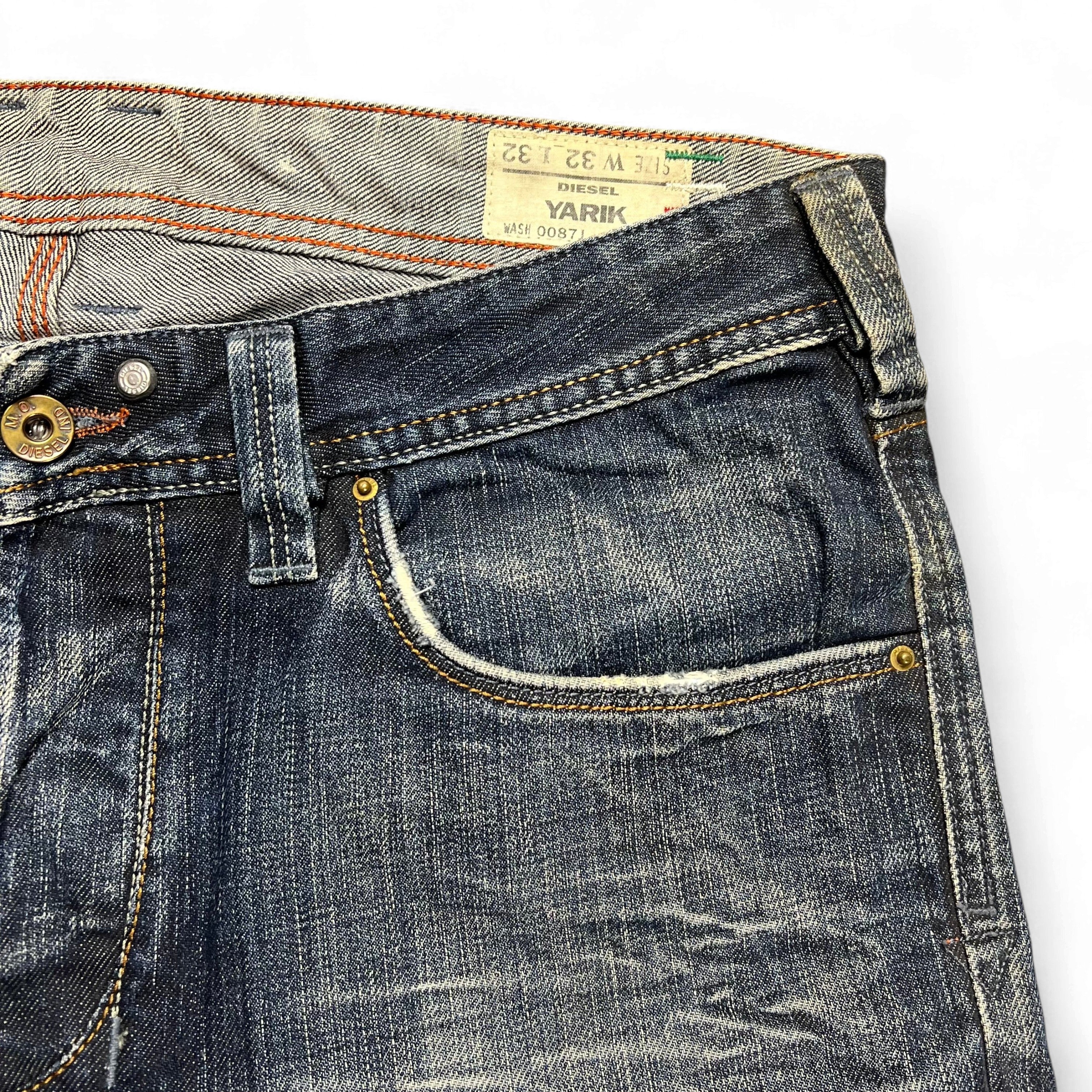TWC Vintage Diesel Yarik Straight Jeans in dunkelblauem Denim mit Distressed-Details und Logo-Label am Bund
