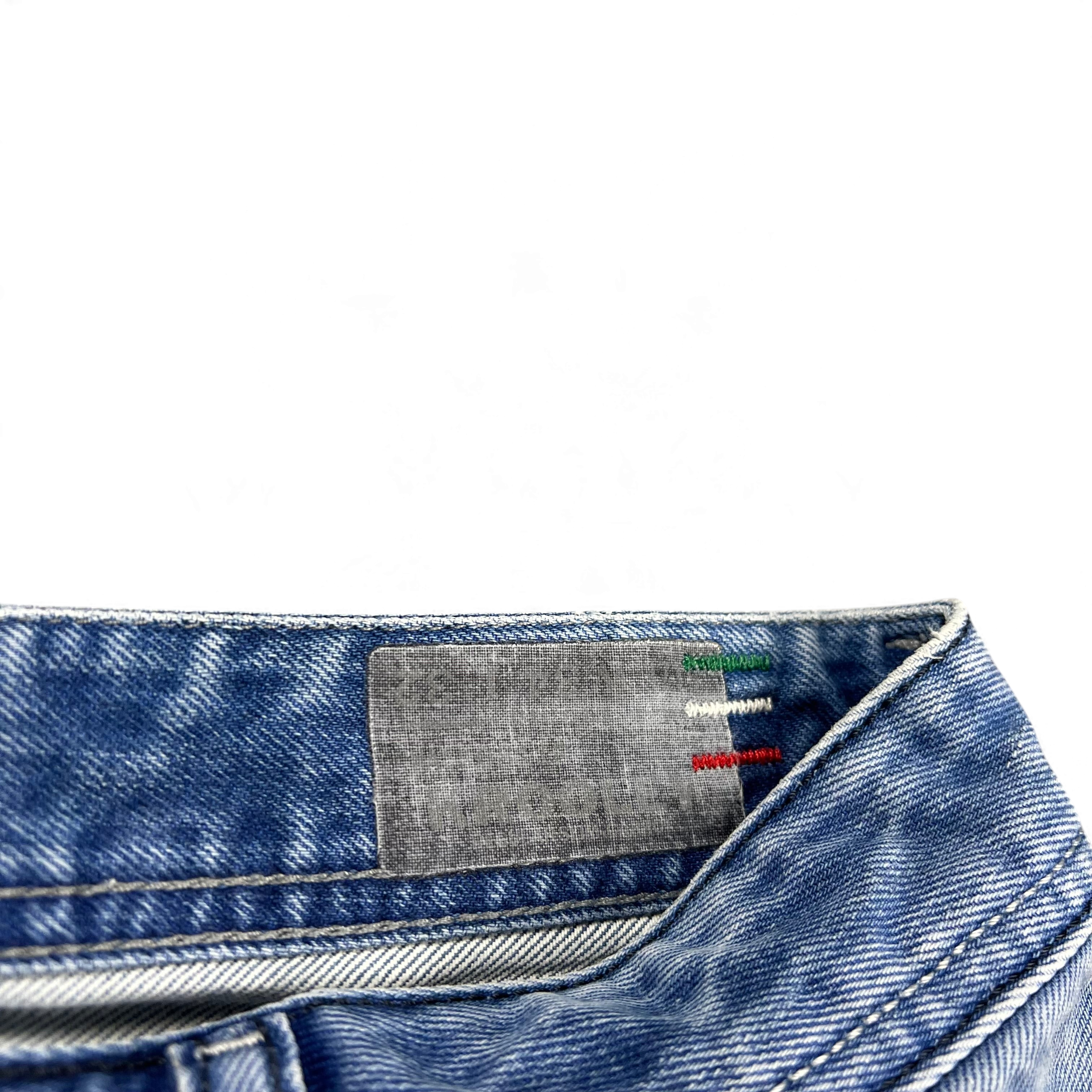 TWC Vintage Diesel Straight Jeans mit blauem Denim-Stoff und markantem Label-Patch am Bund
