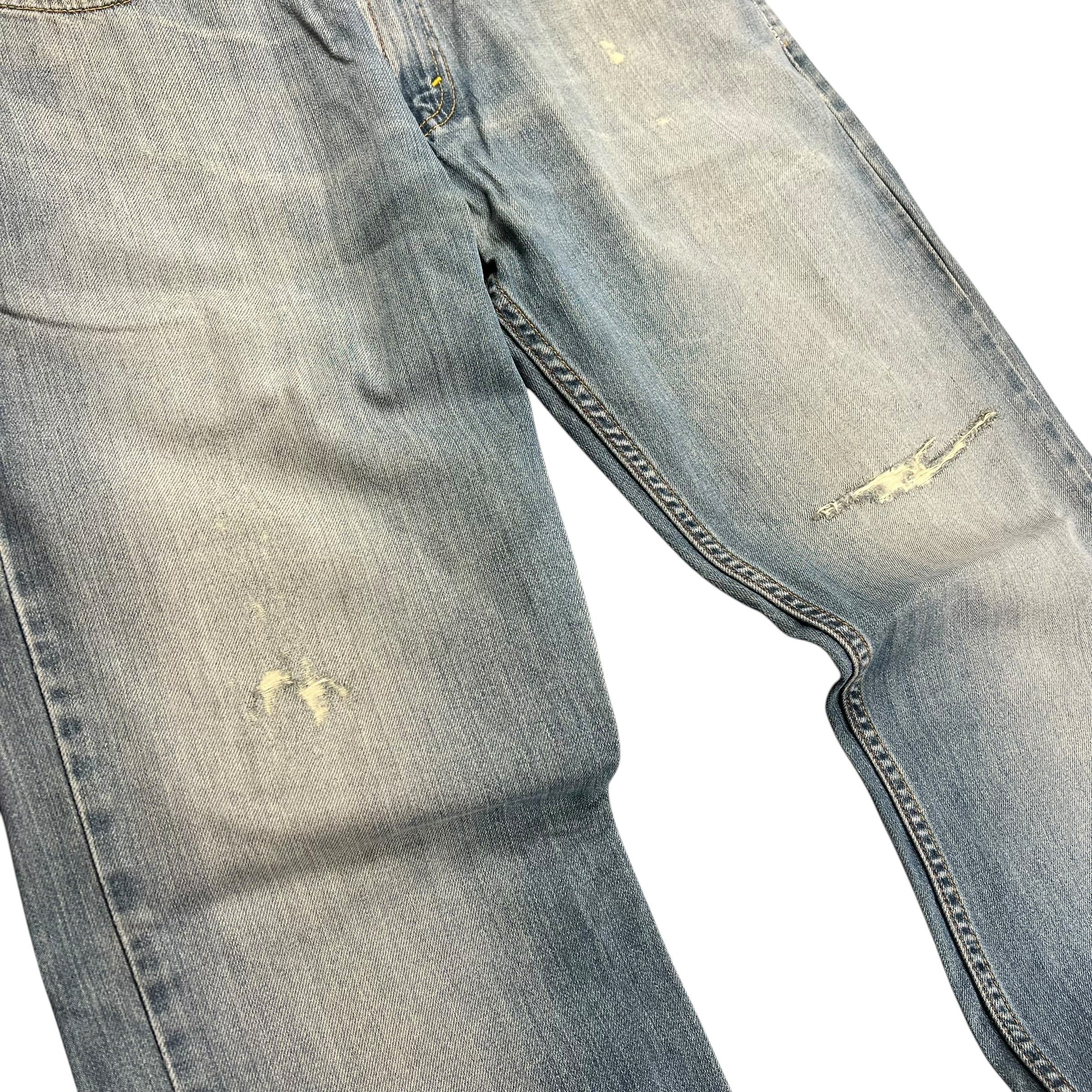 TWC Vintage Levi’s 527 Bootcut Jeans in hellblauem Denim mit Distressed-Details und Abnutzungserscheinungen