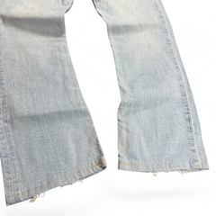 TWC Vintage Levi’s 507 Bootcut Jeans in hellblauem Denim mit ausgefransten Beinabschlüssen