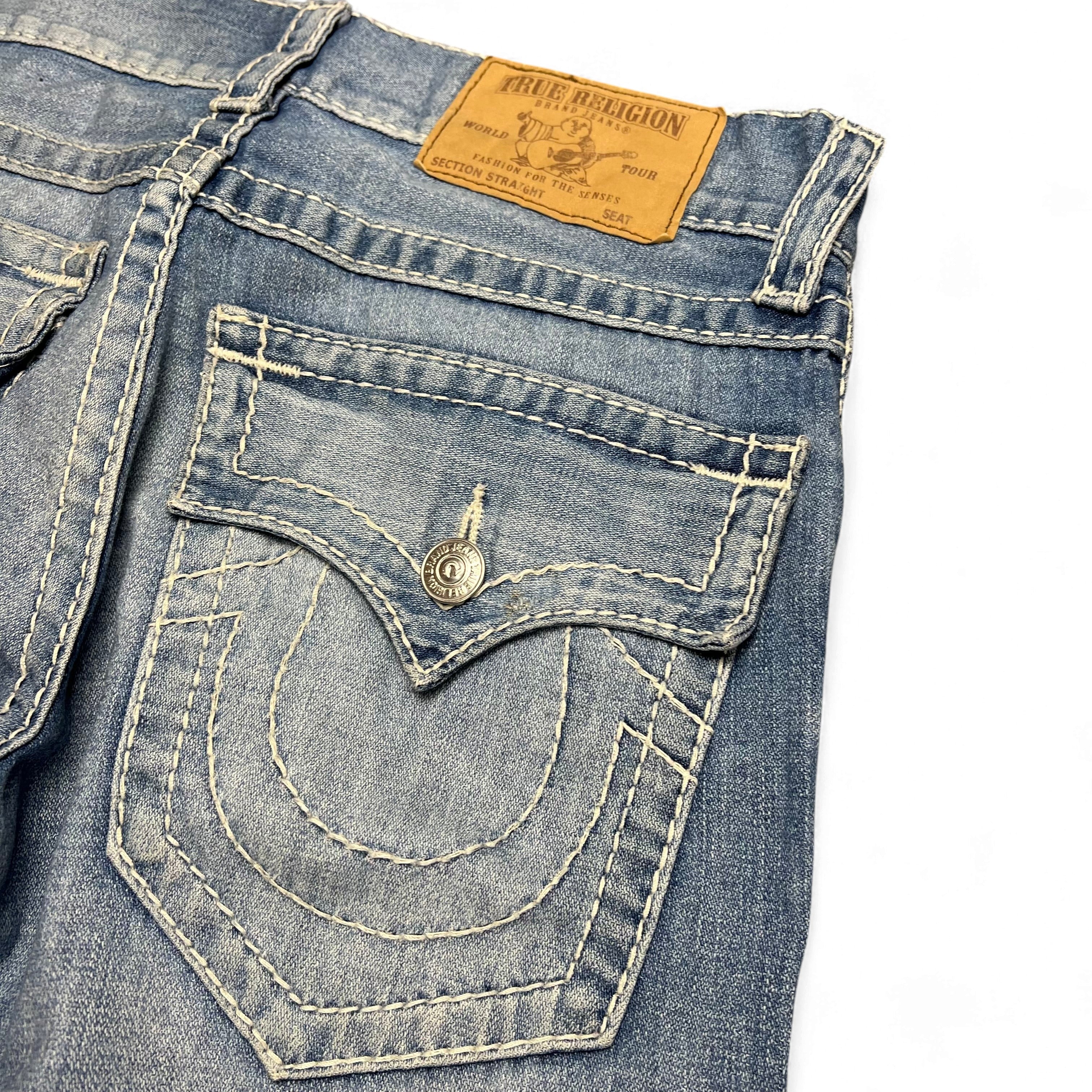 TWC Vintage True Religion Straight Jeans in blauem Denim mit markanten hellen Kontrastnähten und Gesäßtaschen