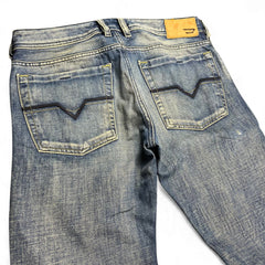 TWC Vintage Diesel Zathan Bootcut Jeans in blauem Denim mit charakteristischen Gesäßtaschen und Lederpatch