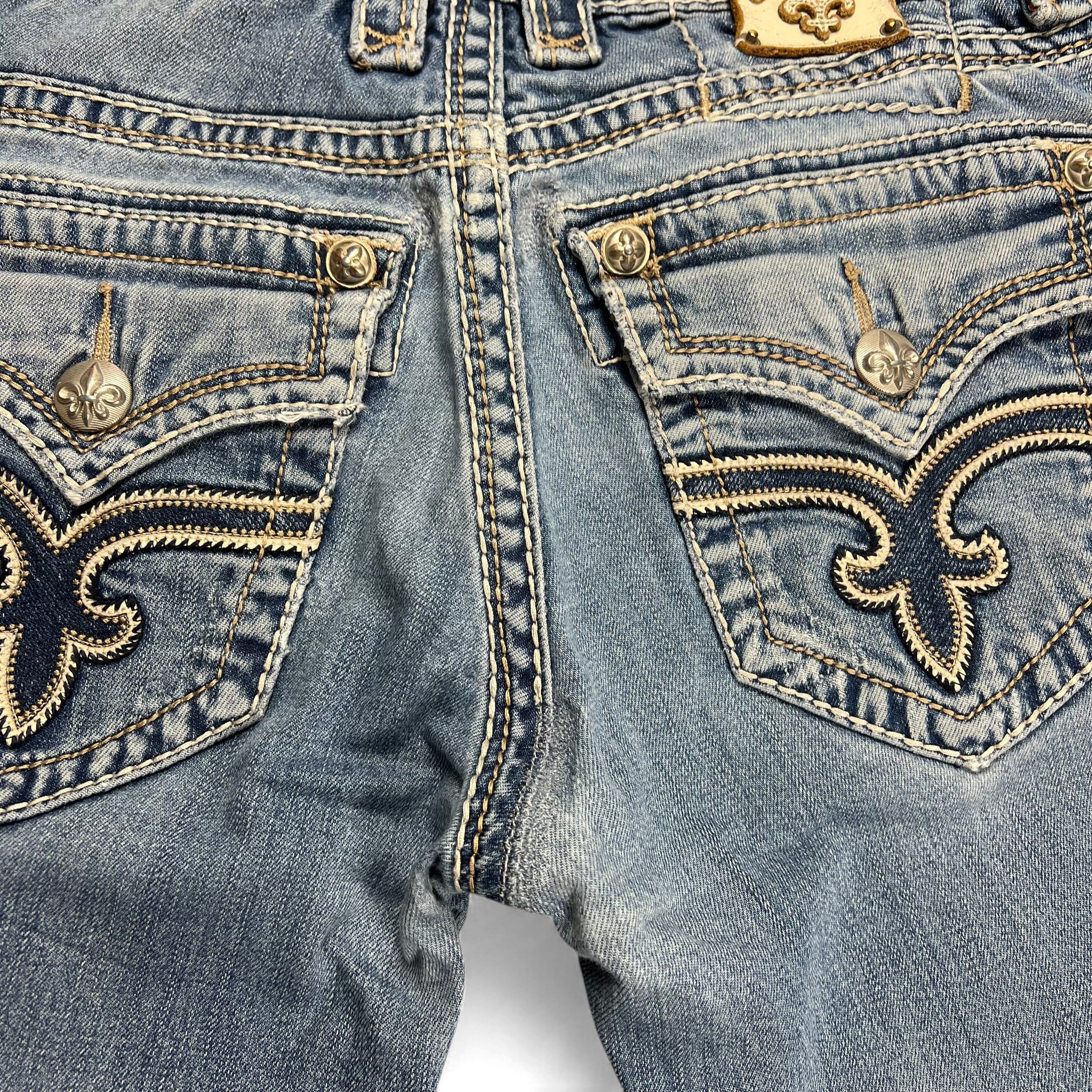 TWC Vintage Rock Revival Jeans mit geradem Schnitt, hellblaue Waschung und aufwendigen Stickereien auf den Gesäßtaschen