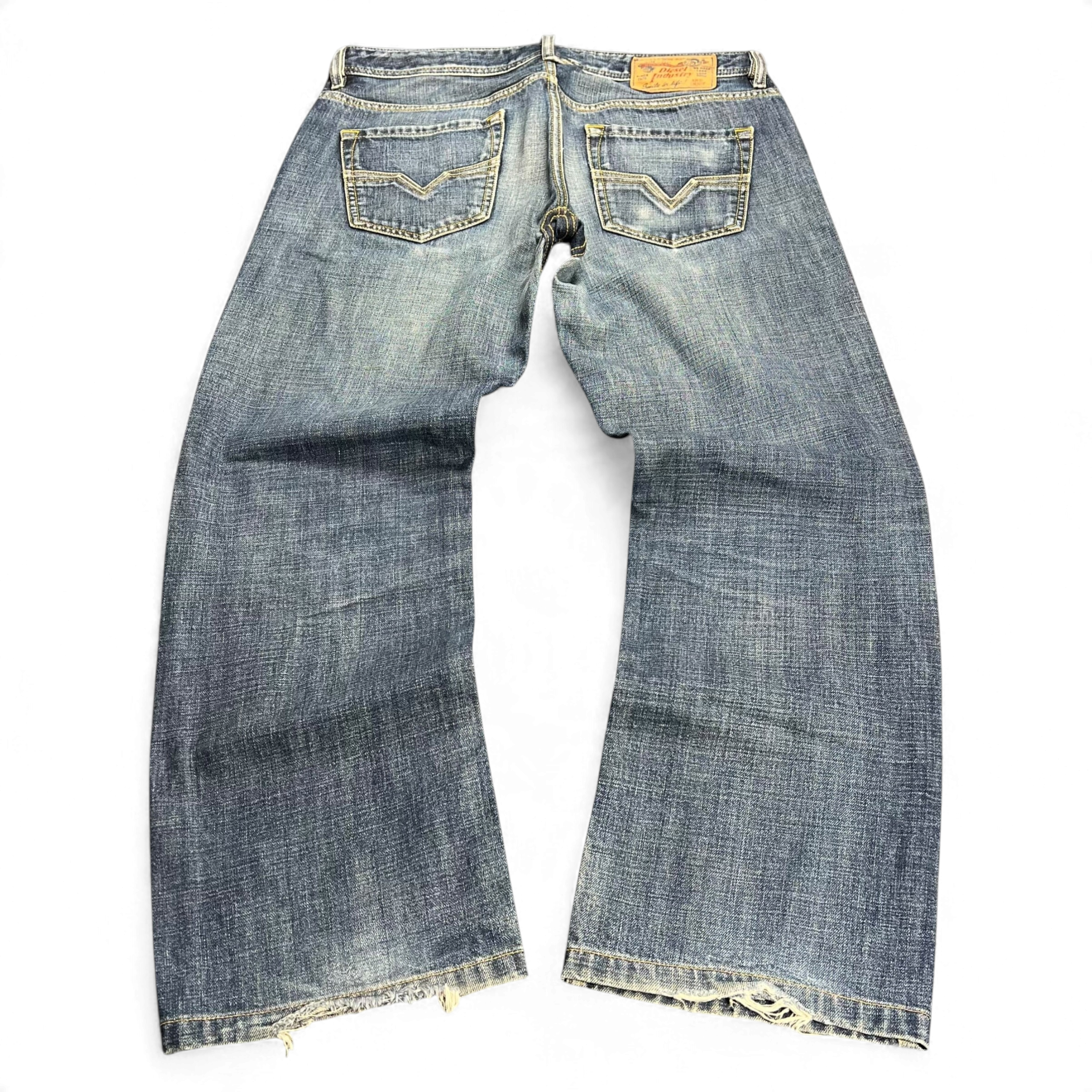 TWC Vintage Diesel Larkee Straight Jeans in blauem Denim mit Used-Look und markanten Gesäßtaschen
