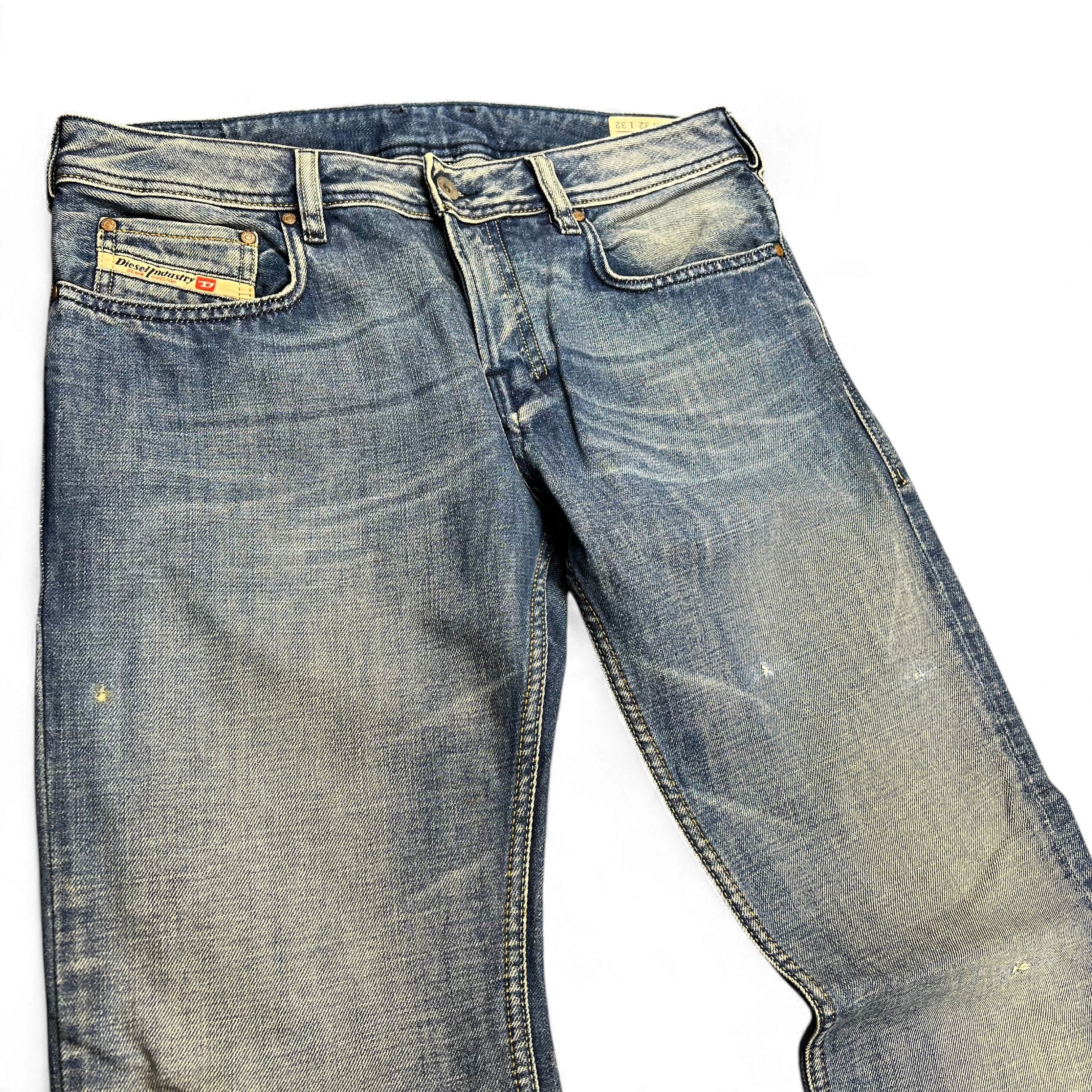 TWC Vintage Diesel Zathan Bootcut Jeans in blauem Denim mit Used-Look und charakteristischen Taschen-Details