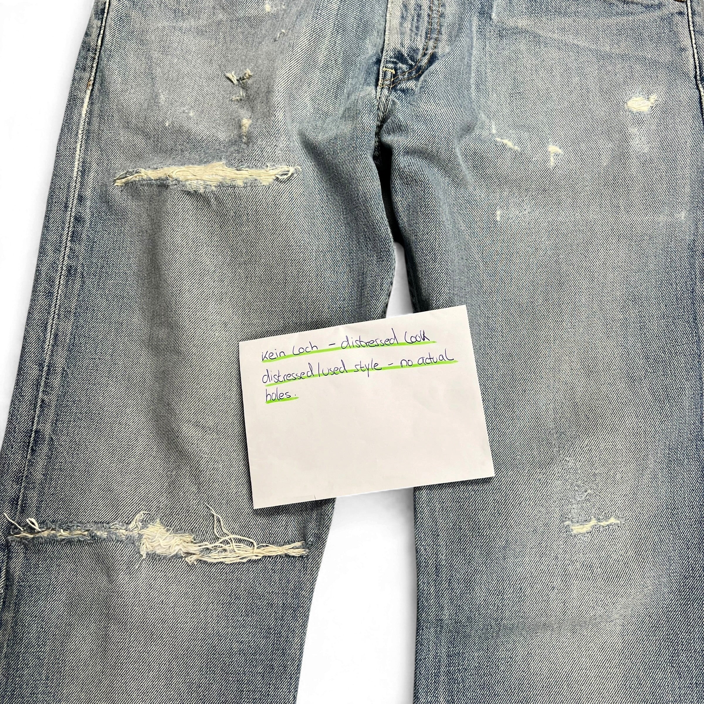 TWC Vintage Levi’s 507 Bootcut Jeans in hellblauem Denim mit Distressed-Optik und Abnutzungsspuren