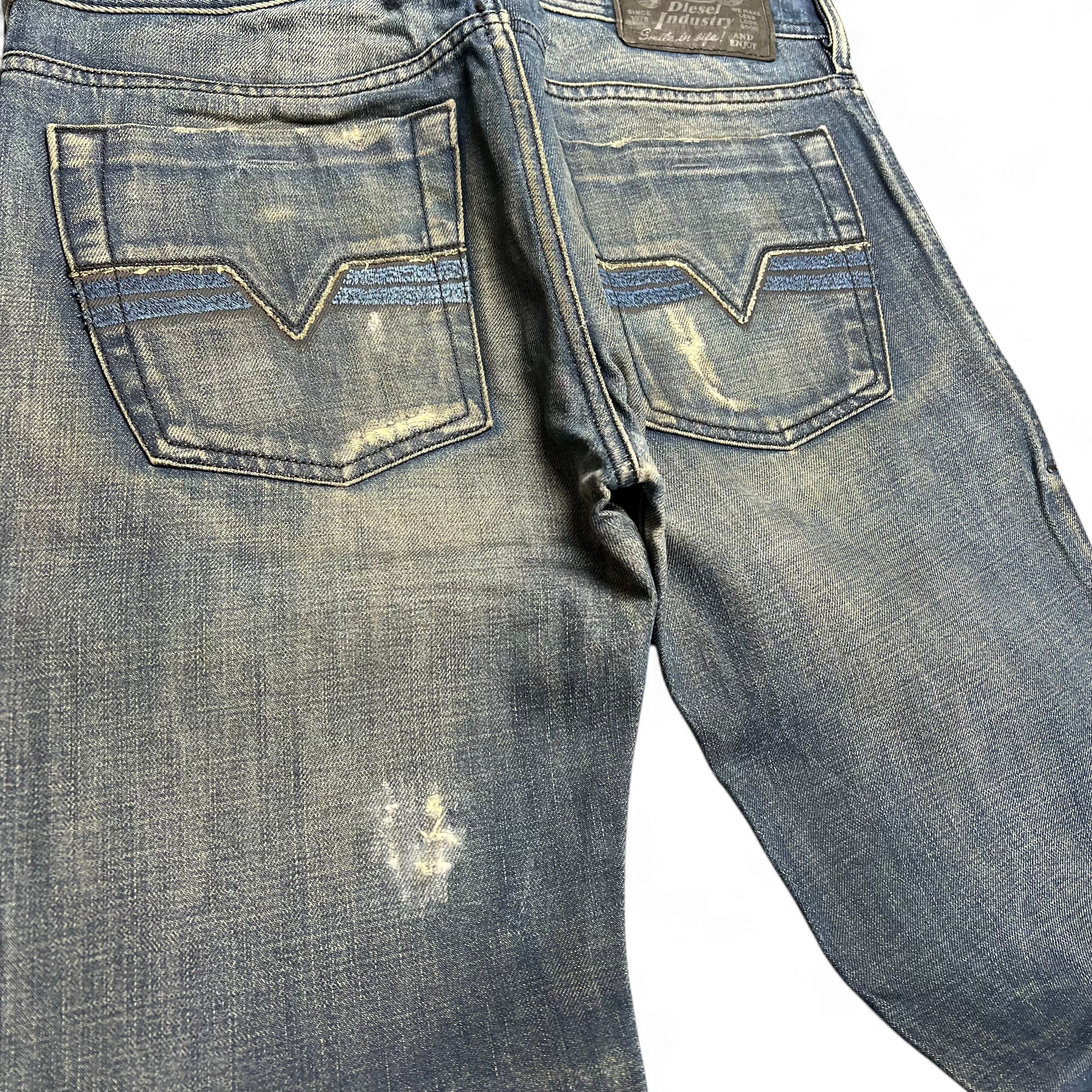 TWC Vintage Diesel Jeans mit Dirty-Wash-Optik, geradem Schnitt und markanten Gesäßtaschen mit Ziernaht