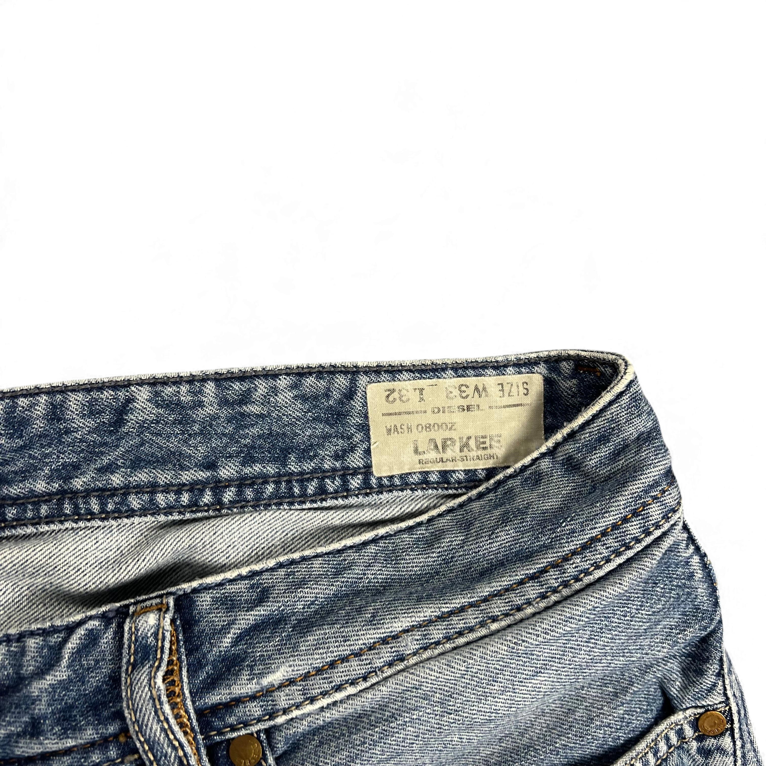 TWC Vintage Diesel Larkee Jeans mit klassischer blauer Waschung und Innenetikett