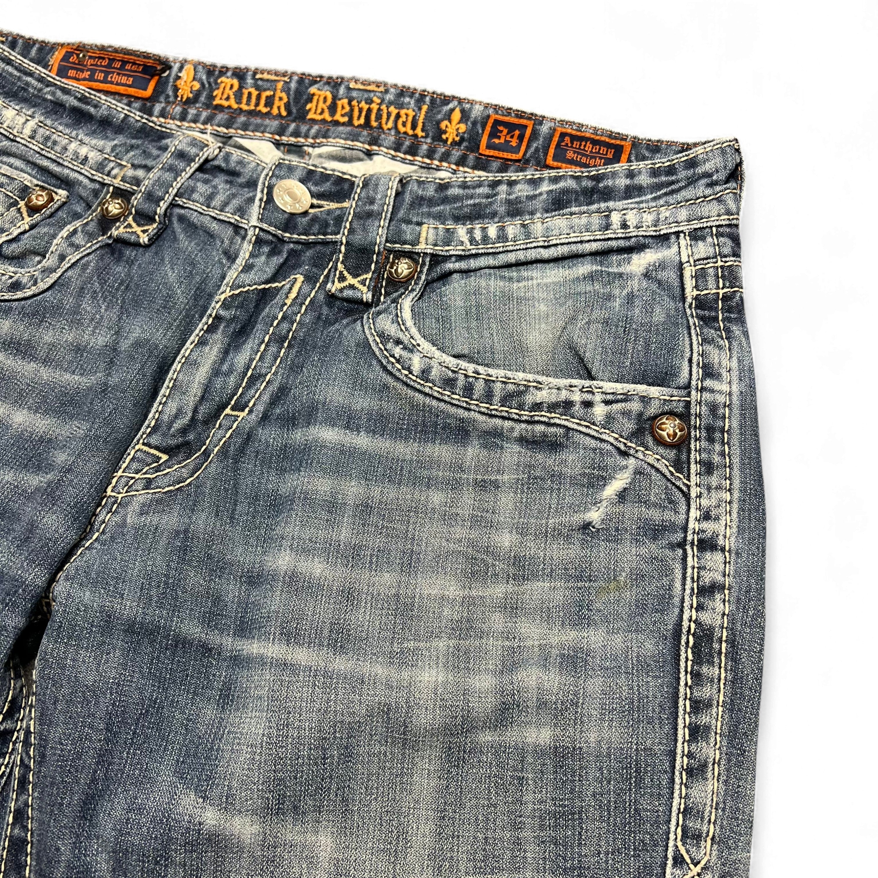 TWC Vintage Rock Revival Straight Jeans in verwaschenem Blau mit markanten Kontrastnähten und Logo-Details