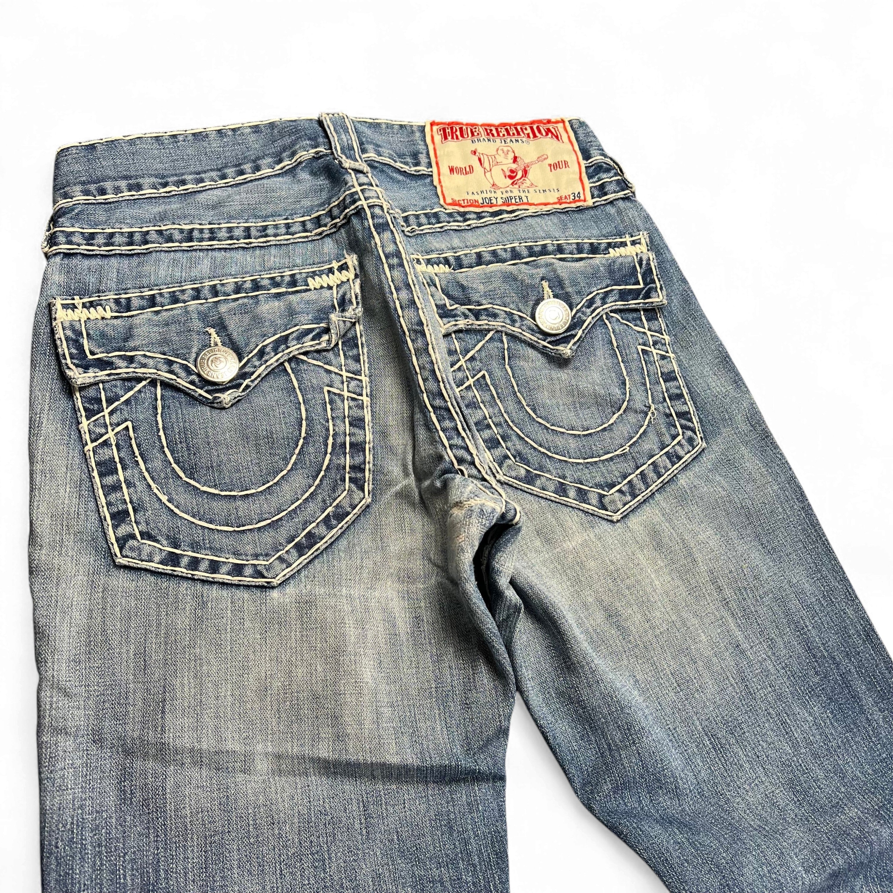 TWC Vintage True Religion Joey Super T Bootcut Jeans in blauem Denim mit markanten hellen Kontrastnähten