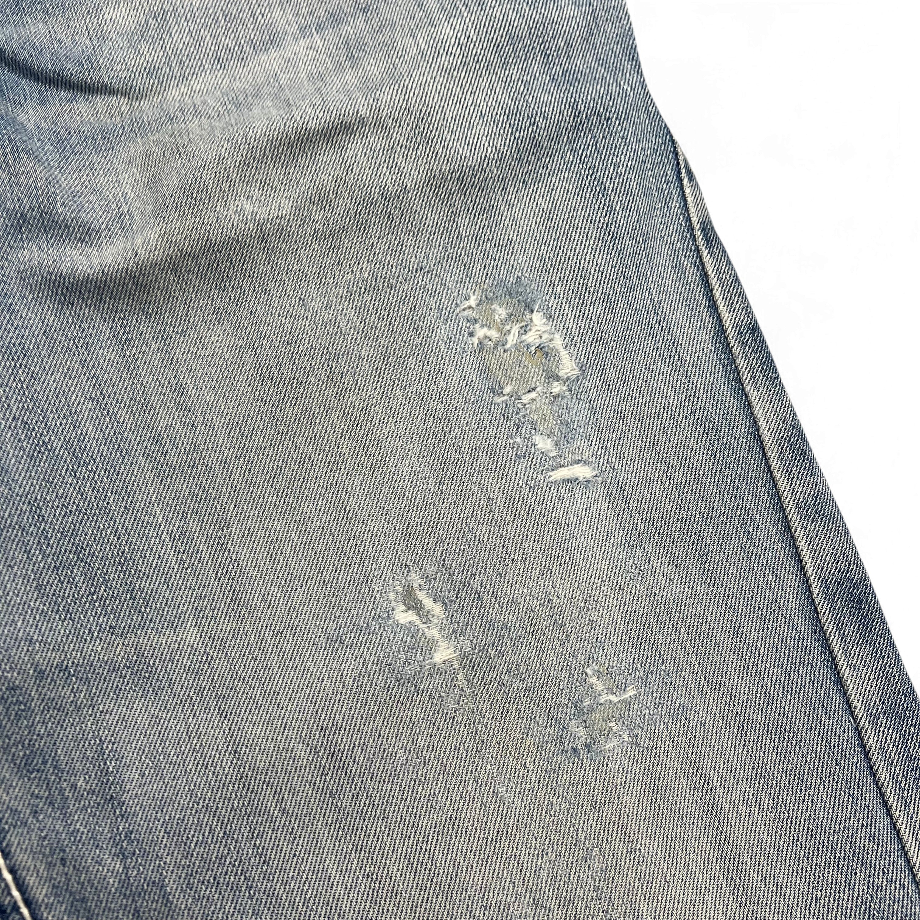 TWC Vintage Rock Revival Jeans in hellblauem Denim mit Distressed-Details und Rissen am Bein