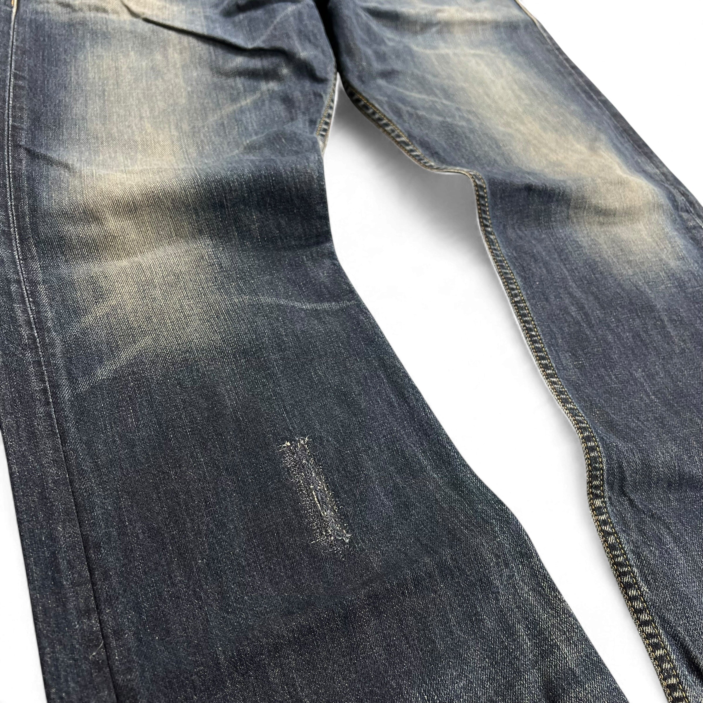 TWC Vintage Levi’s 512 Bootcut Jeans in blauem Denim mit Used-Look und Distressed-Details am Bein