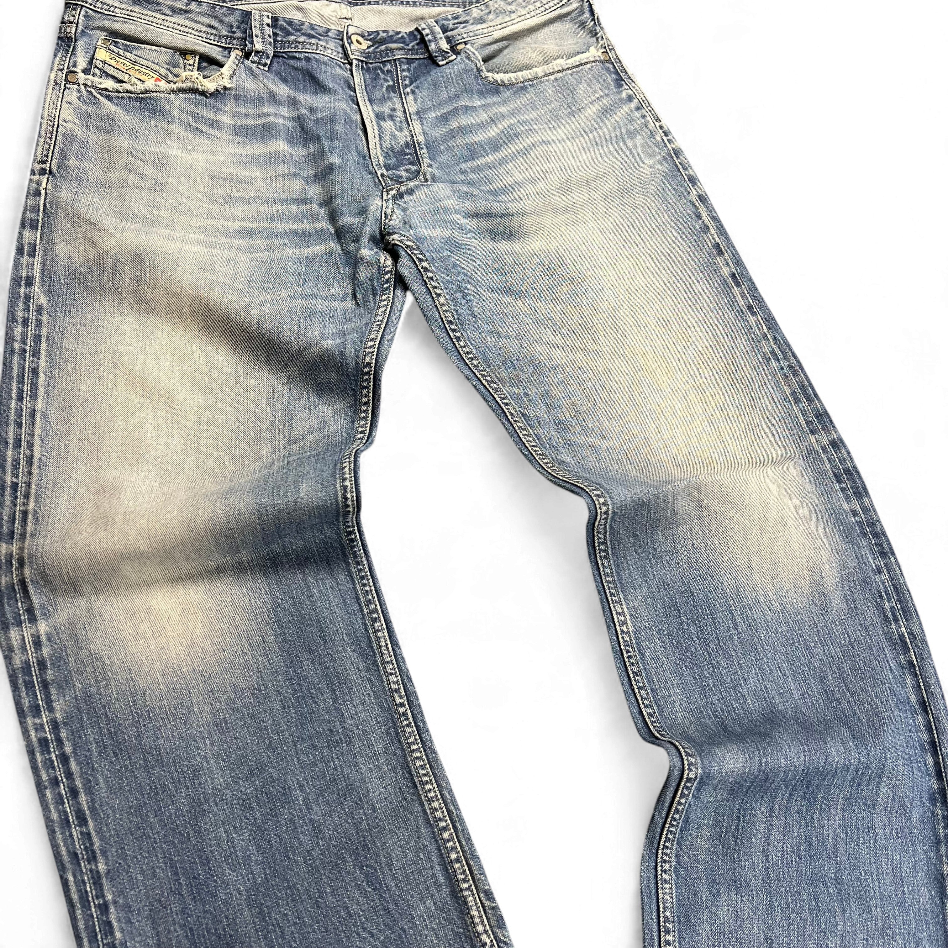 TWC Vintage Diesel Larkee Straight Jeans in hellblauem Denim mit Used-Look und geradem Bein