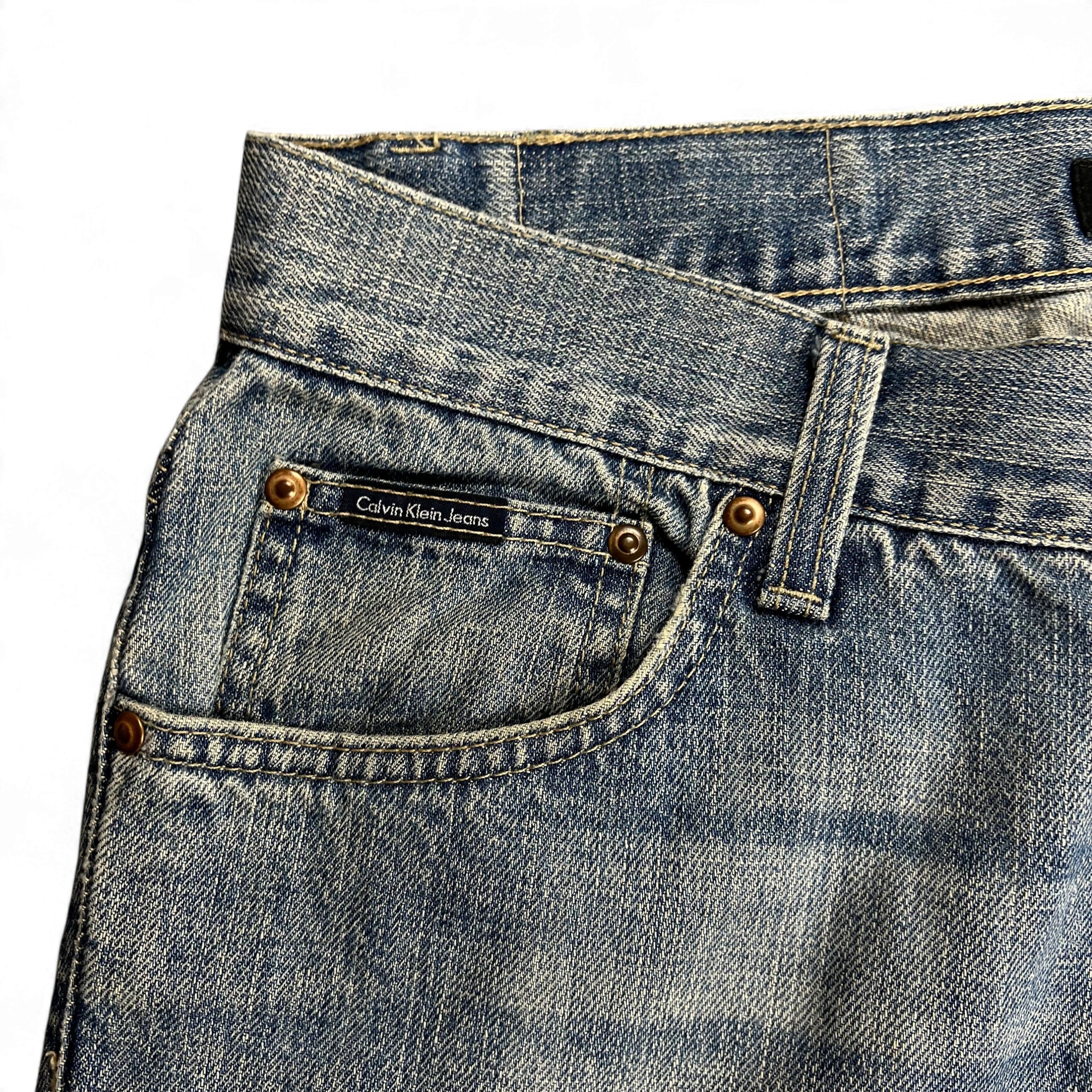 TWC Vintage Calvin Klein Jeans aus blauem Denim im 2000er-Jahre-Stil mit Logo-Detail an der Münztasche