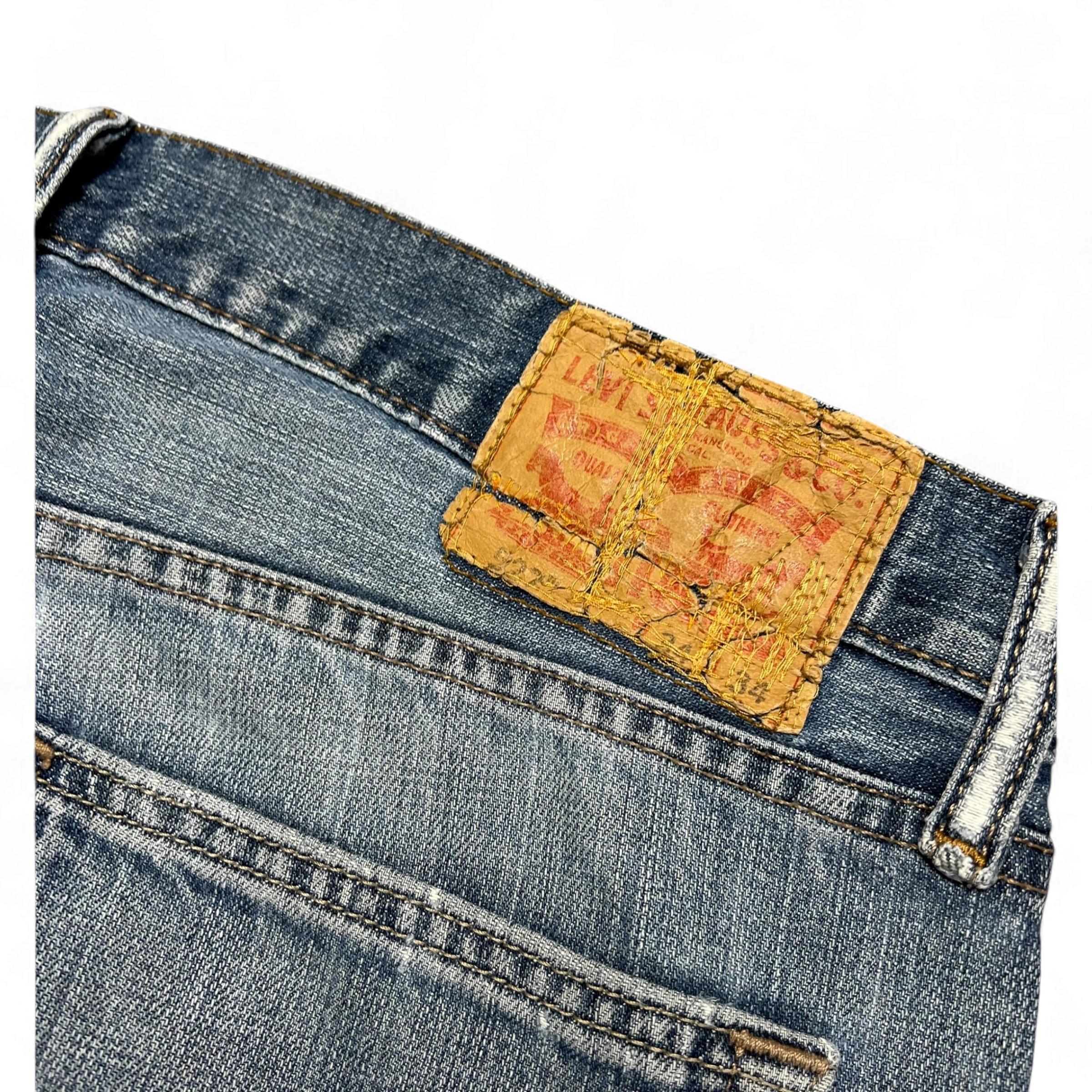 TWC Vintage Levi's 527 Bootcut Jeans in blauem Denim mit klassischem Leder-Label am Bund