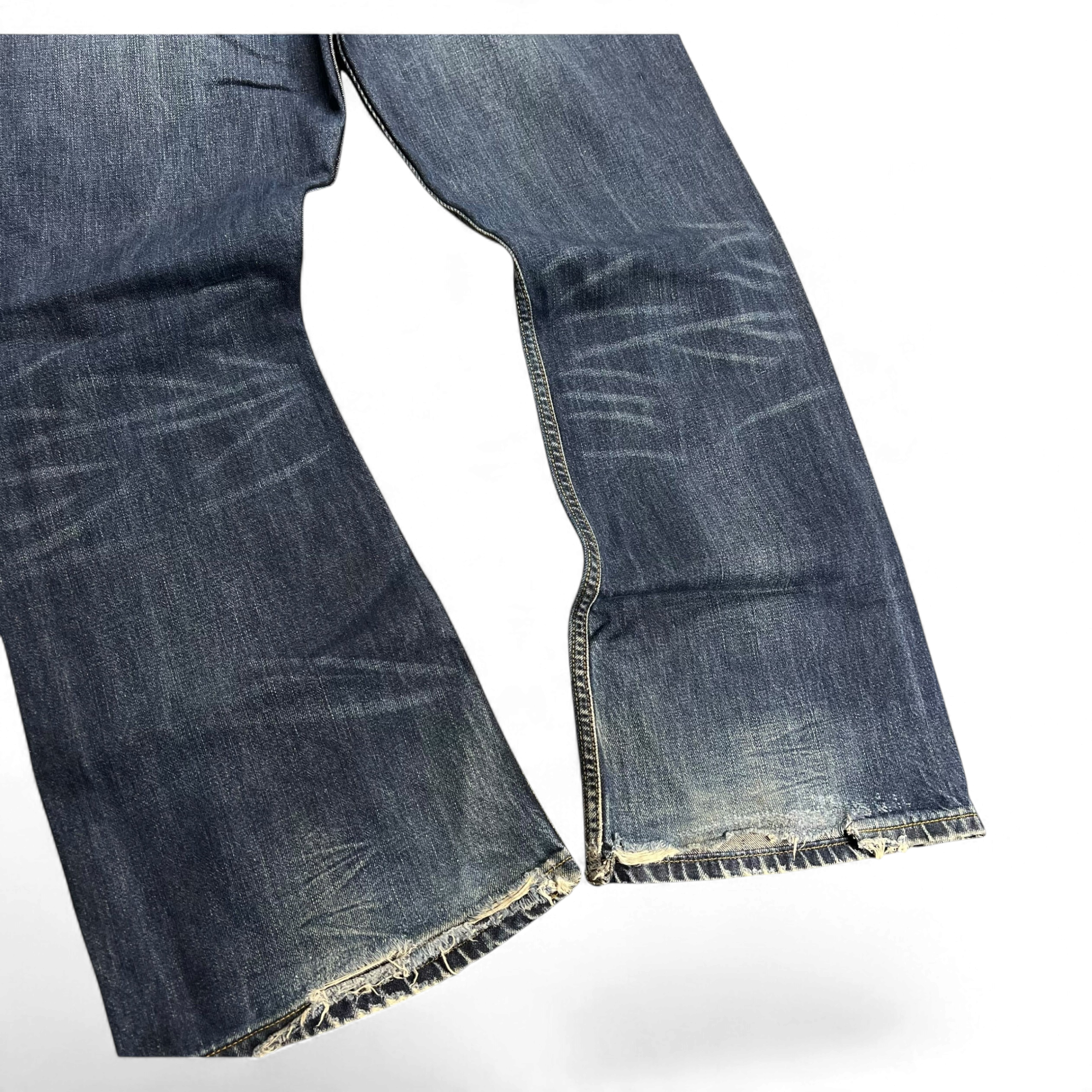 TWC Vintage Levi’s 512 Bootcut Jeans in blauem Denim mit Used-Look und ausgefransten Säumen