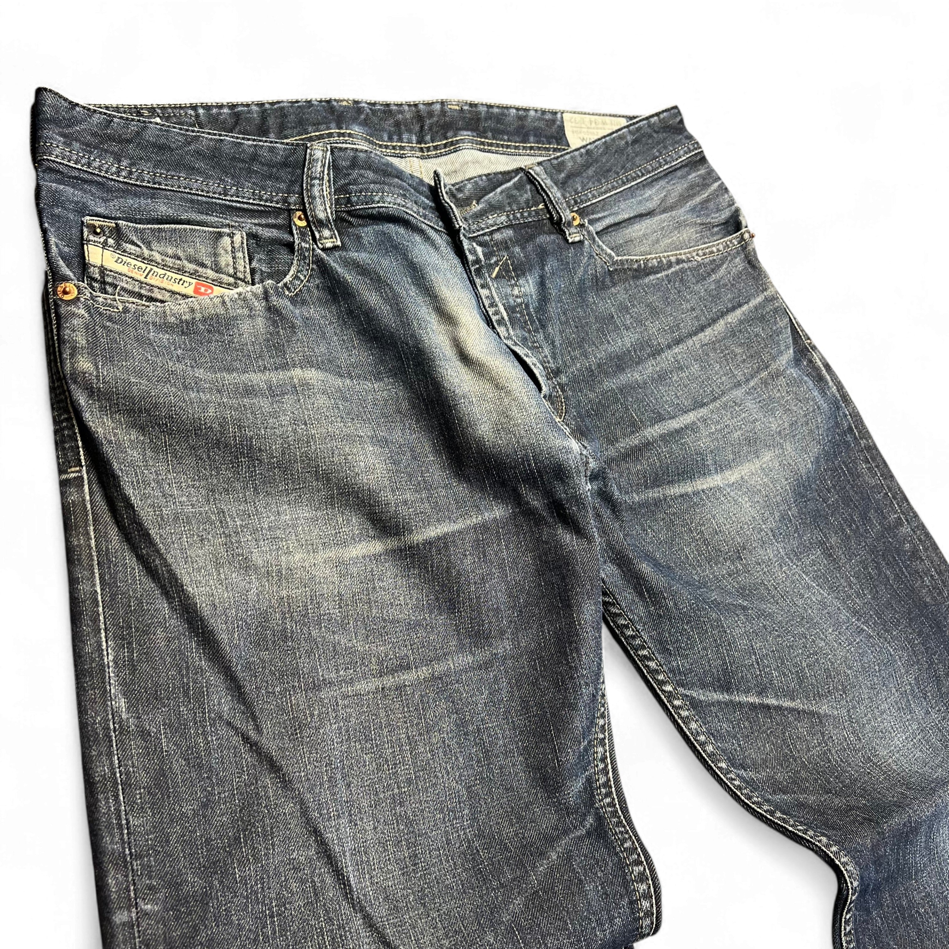 TWC Vintage Diesel Waykee Straight Jeans in verwaschenem Blau mit klassischem Five-Pocket-Design
