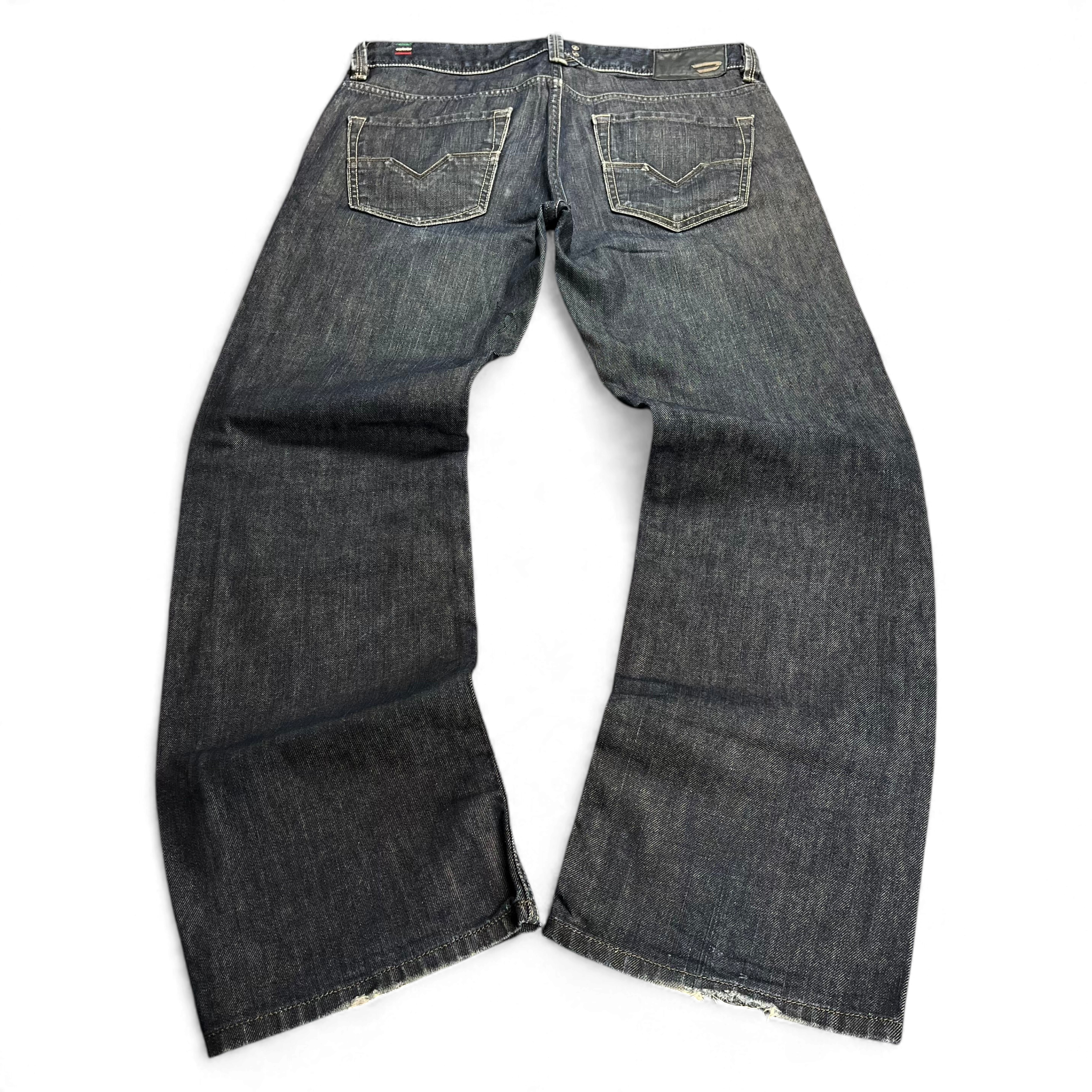 TWC Vintage Diesel Larkee Straight Jeans in dunklem Denim mit klassischer Waschung und abgenutzten Säumen
