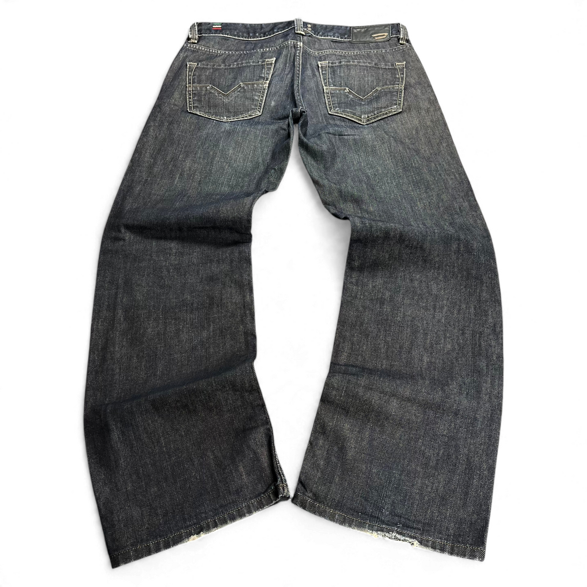 TWC Vintage Diesel Larkee Straight Jeans in dunklem Denim mit klassischer Waschung und abgenutzten Säumen