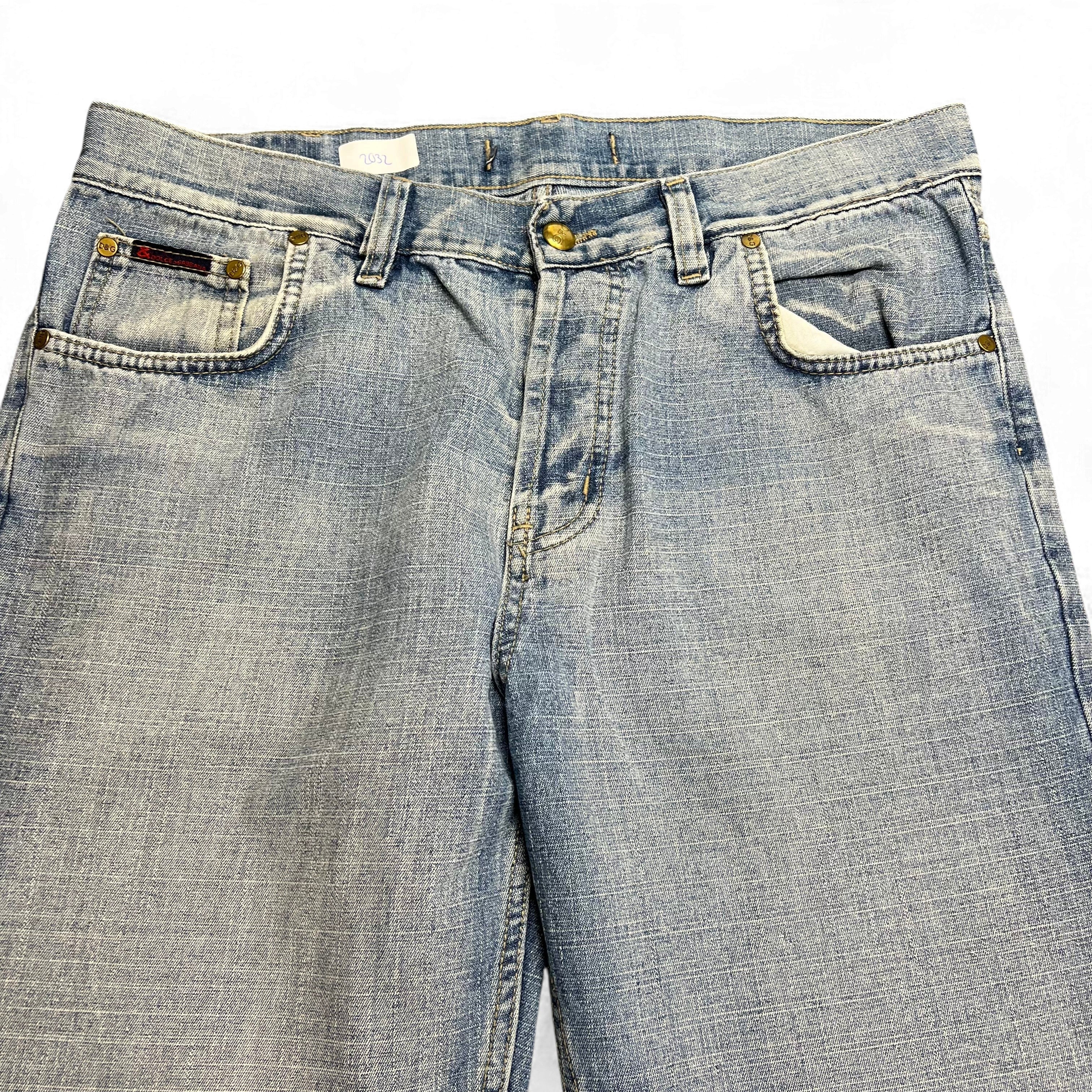 TWC Vintage Dolce&Gabbana Baggy Jeans in hellblauem Denim mit klassischem Five-Pocket-Design und Knopfleiste