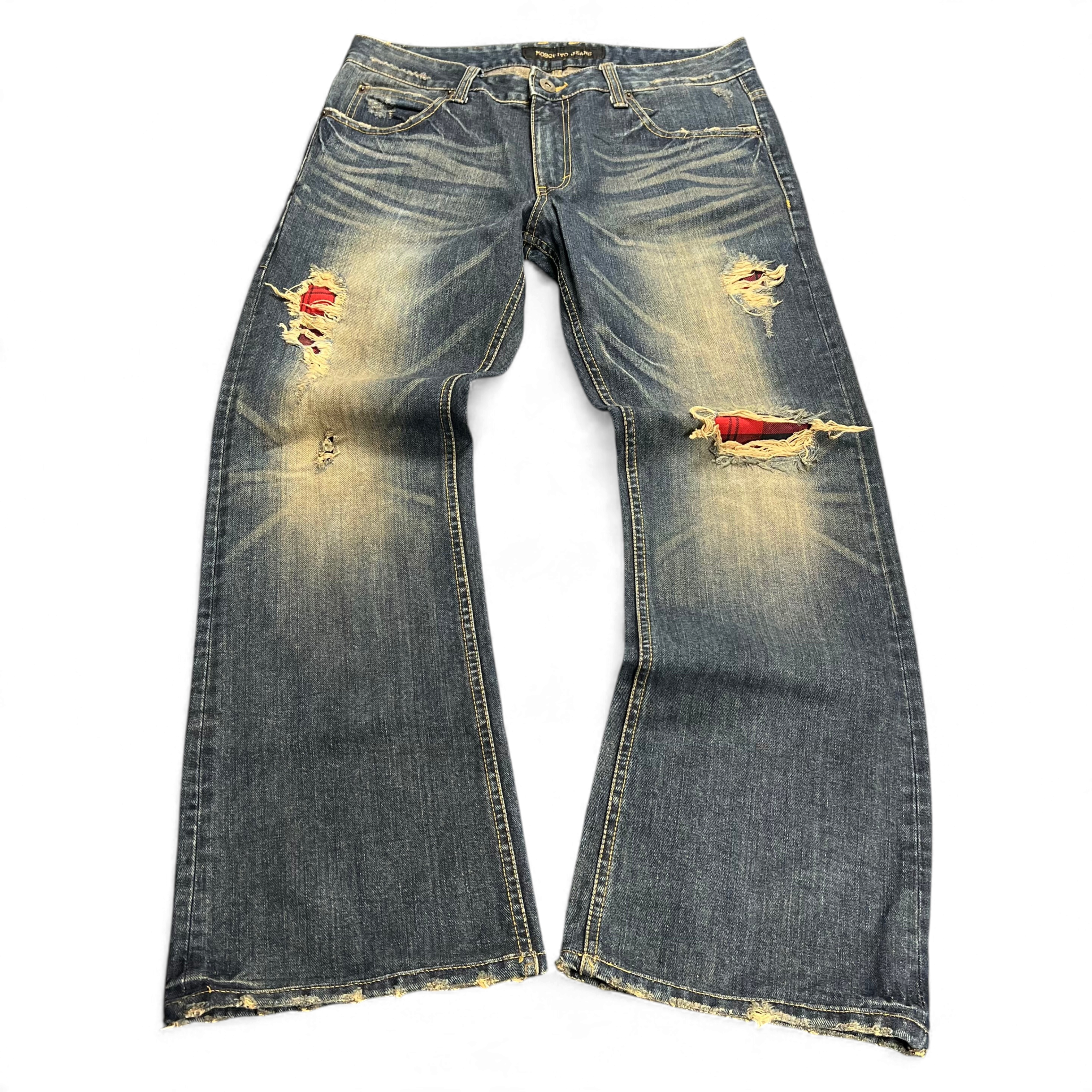 TWC Vintage Bootcut-Jeans in verwaschenem Blau mit Distressed-Details und rot karierten Stoffeinsätzen