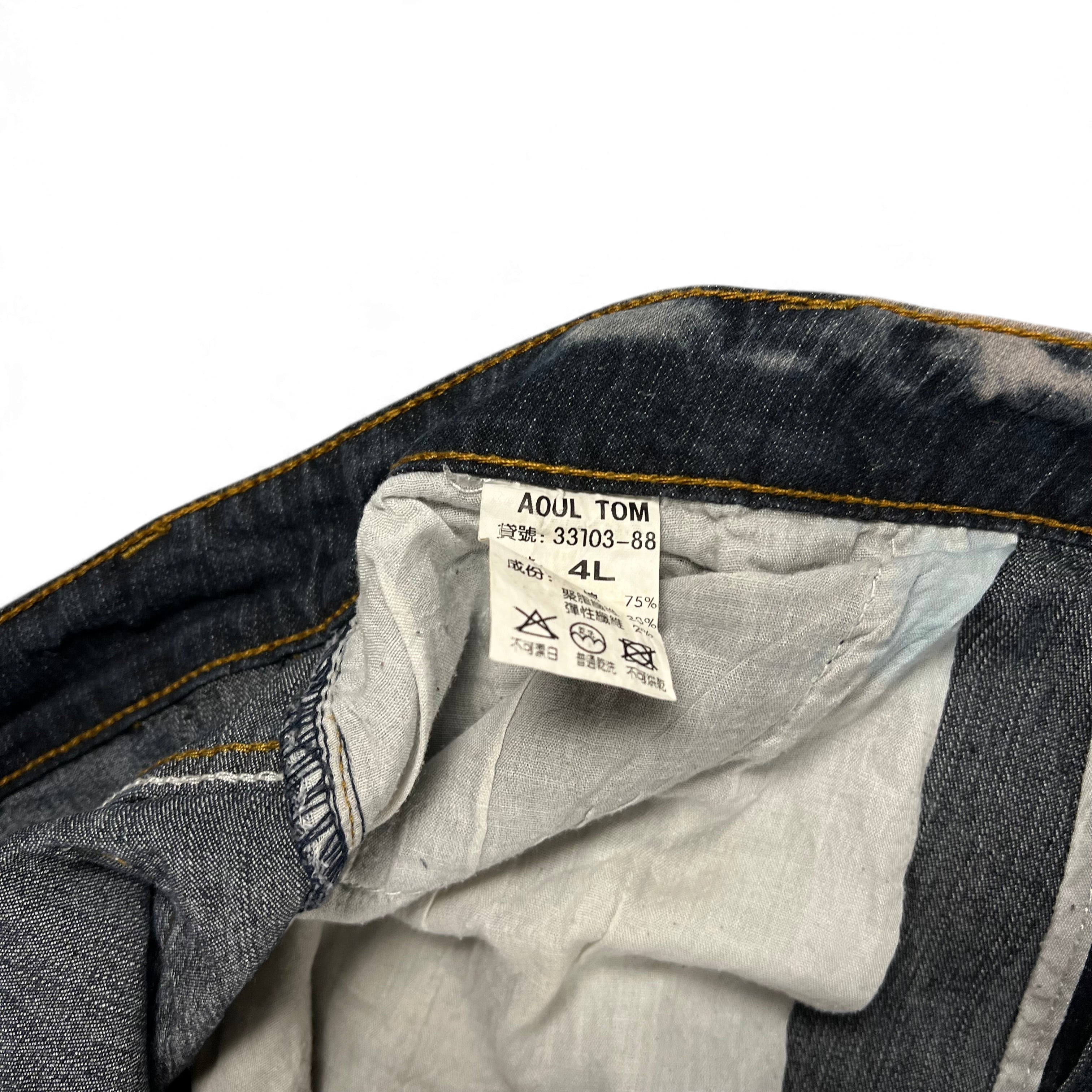 TWC Vintage japanische Denim Jeans mit Innenetikett und Pflegehinweisen in dunkler Waschung