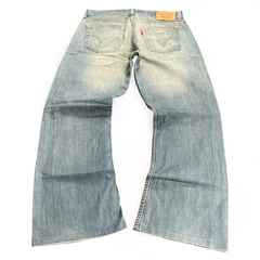 TWC Vintage Levi’s 527 Bootcut Jeans in hellblauem Denim mit klassischem Schnitt und Gesäßtaschen