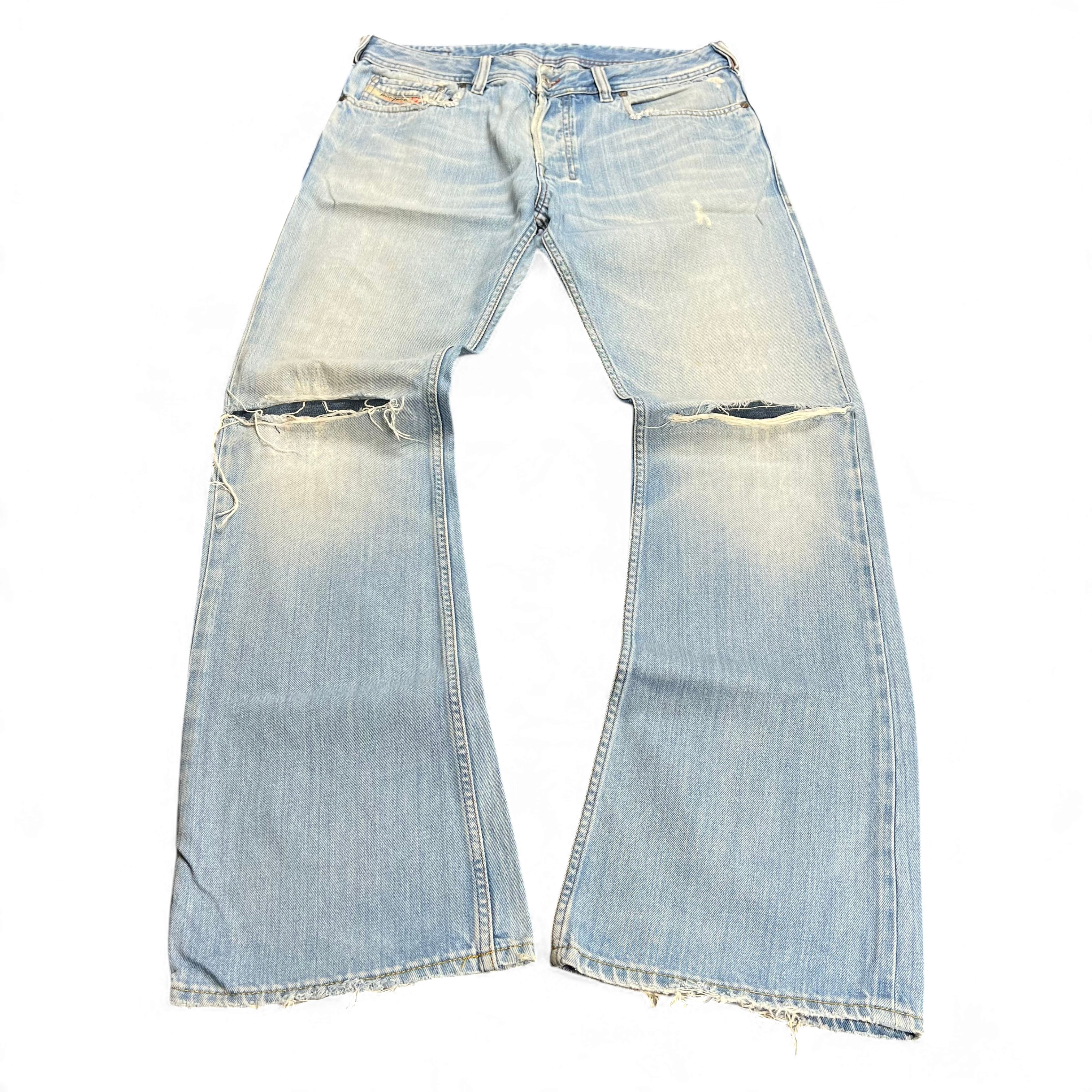 TWC Vintage Diesel Zatiny Bootcut Jeans in hellblauem Denim mit Distressed-Details und ausgefransten Säumen
