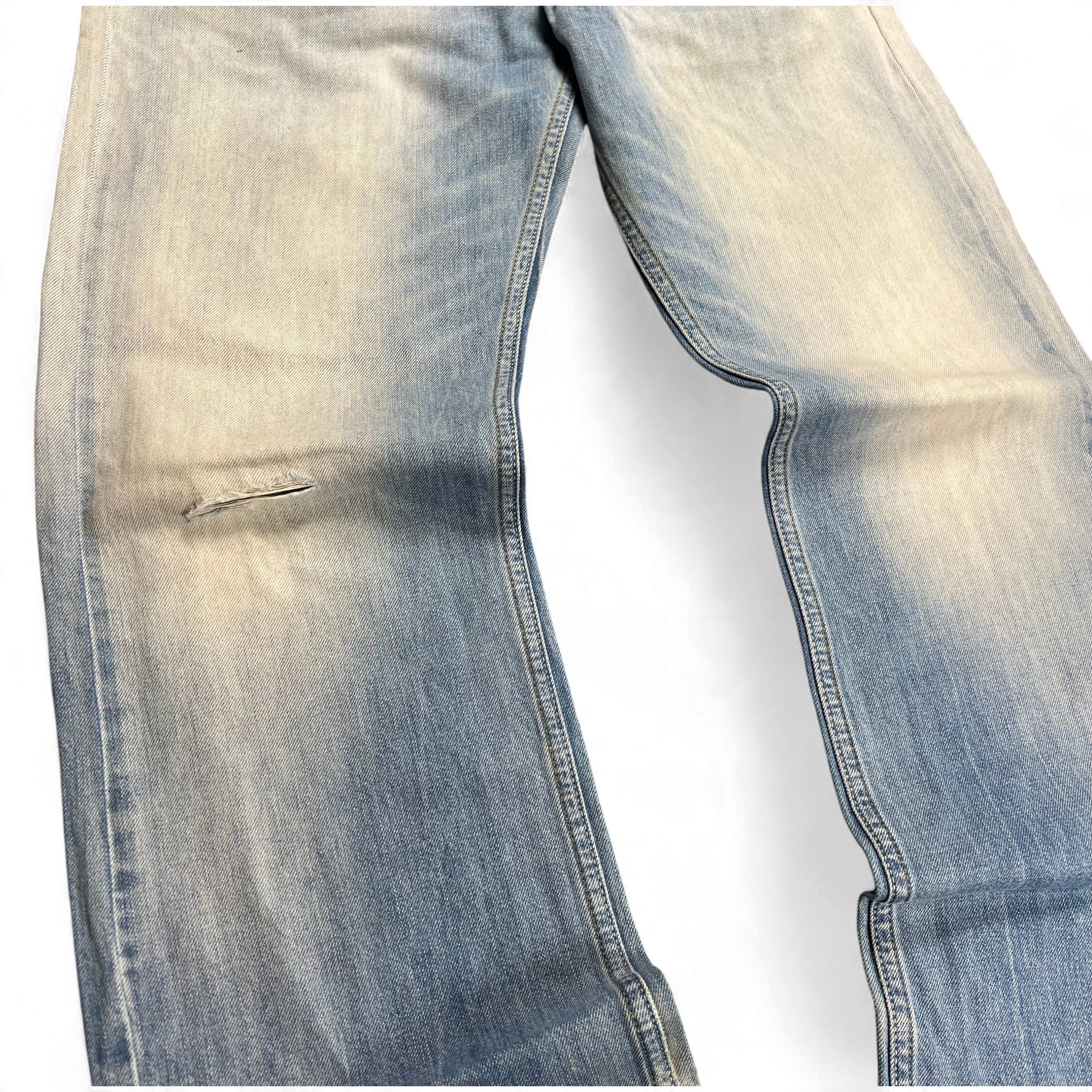 TWC Vintage Diesel Jeans mit geradem Schnitt in hellblauer Waschung und dezenter Abnutzung am Knie