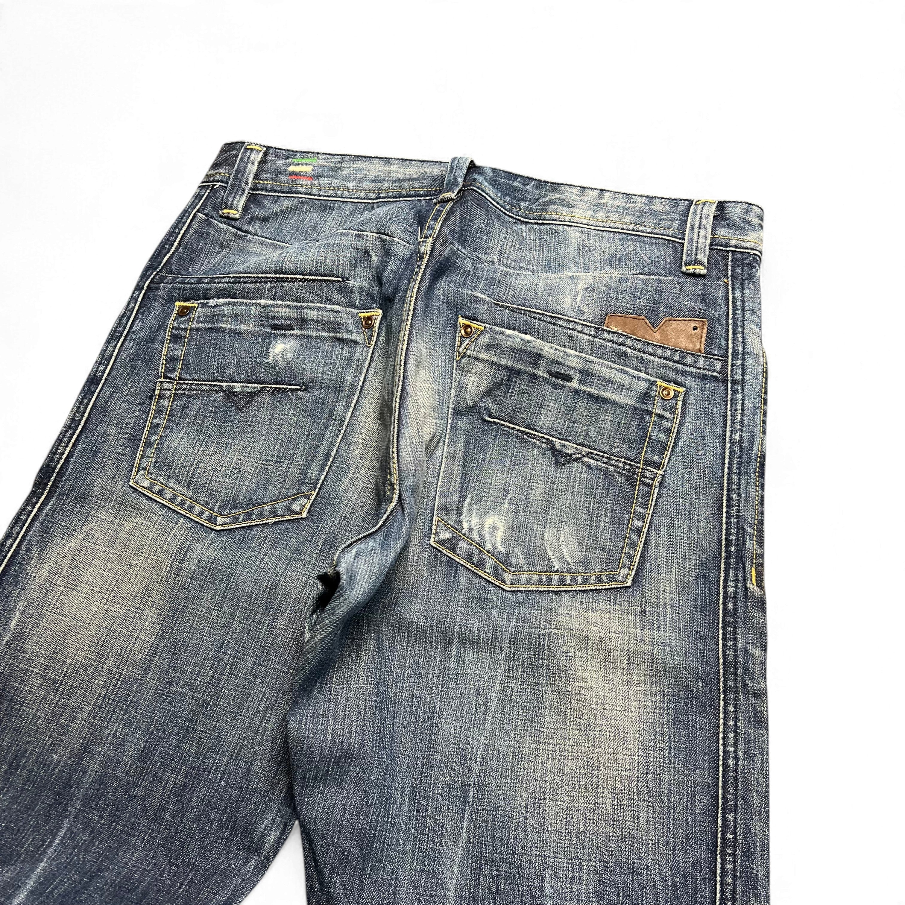 TWC Vintage Diesel Darron Straight Jeans in verwaschenem Blau mit Distressed-Details und Leder-Patch an der Tasche