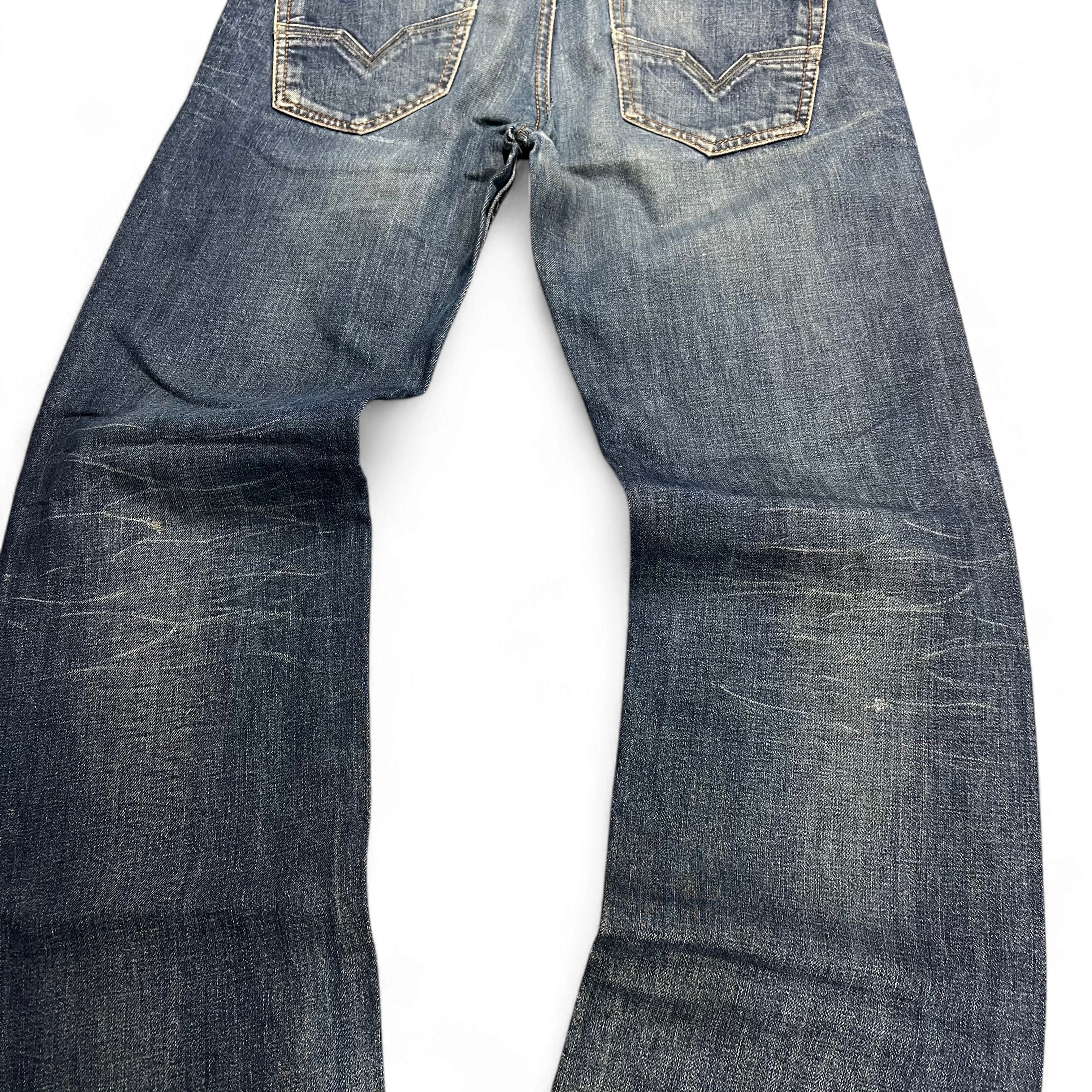 TWC Vintage Diesel Larkee gerade geschnittene Jeans in verwaschenem Blau mit markanten Gesäßtaschen-Nähten