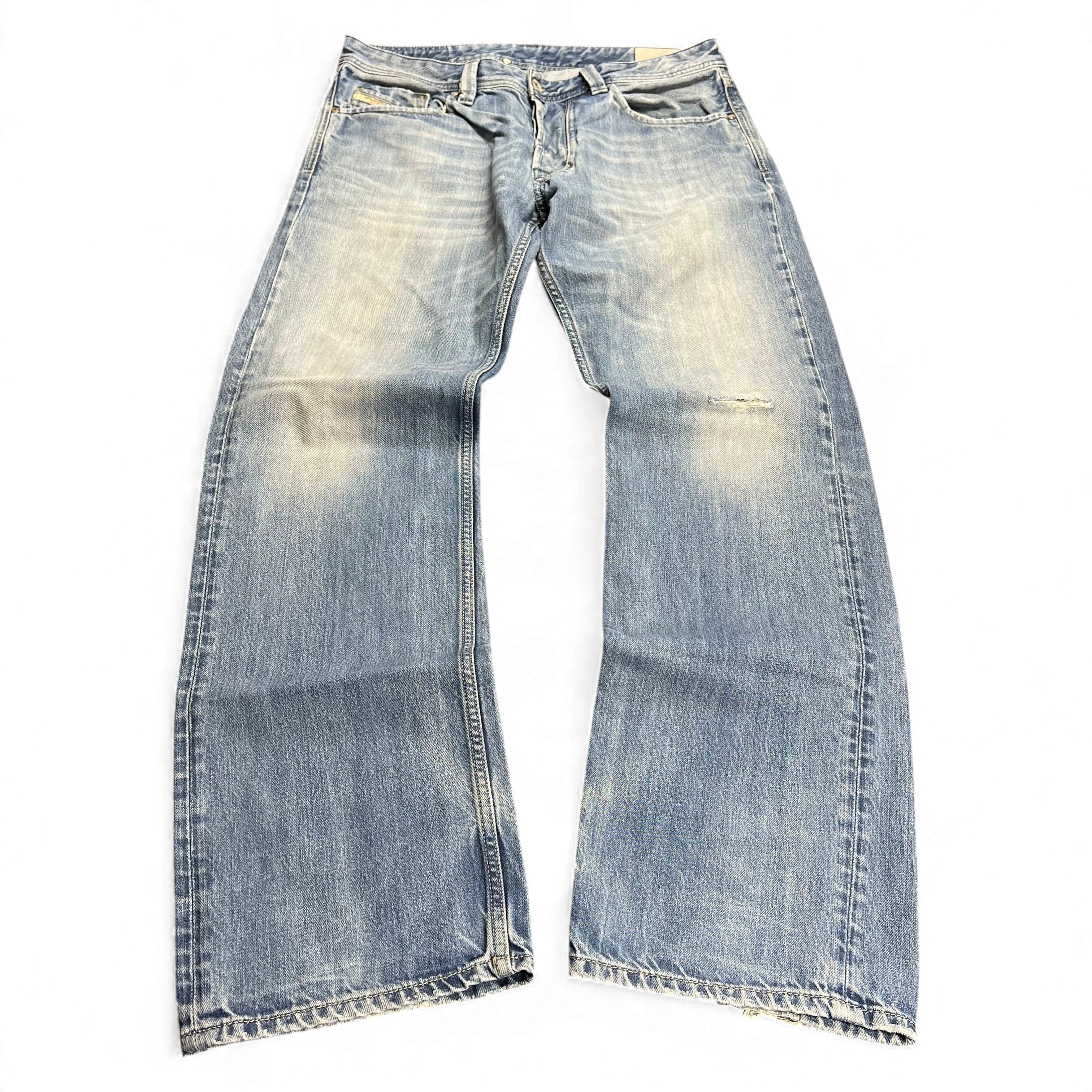 TWC Vintage Diesel Larkee Straight Jeans in hellblauem Denim mit Used-Look und geradem Bein