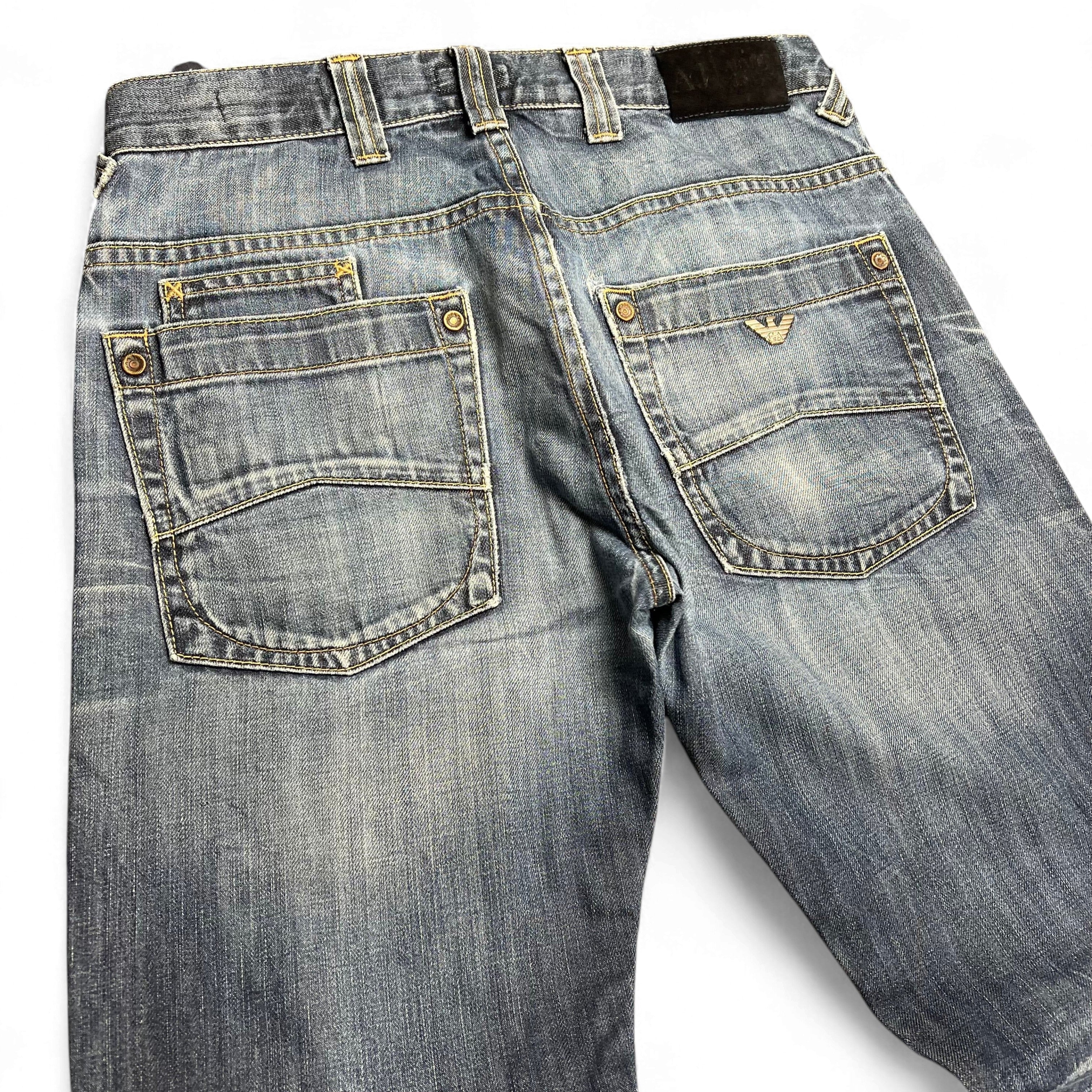 TWC Vintage Armani Jeans mit geradem Schnitt in verwaschenem Blau mit markanten Gesäßtaschen und Logo-Detail