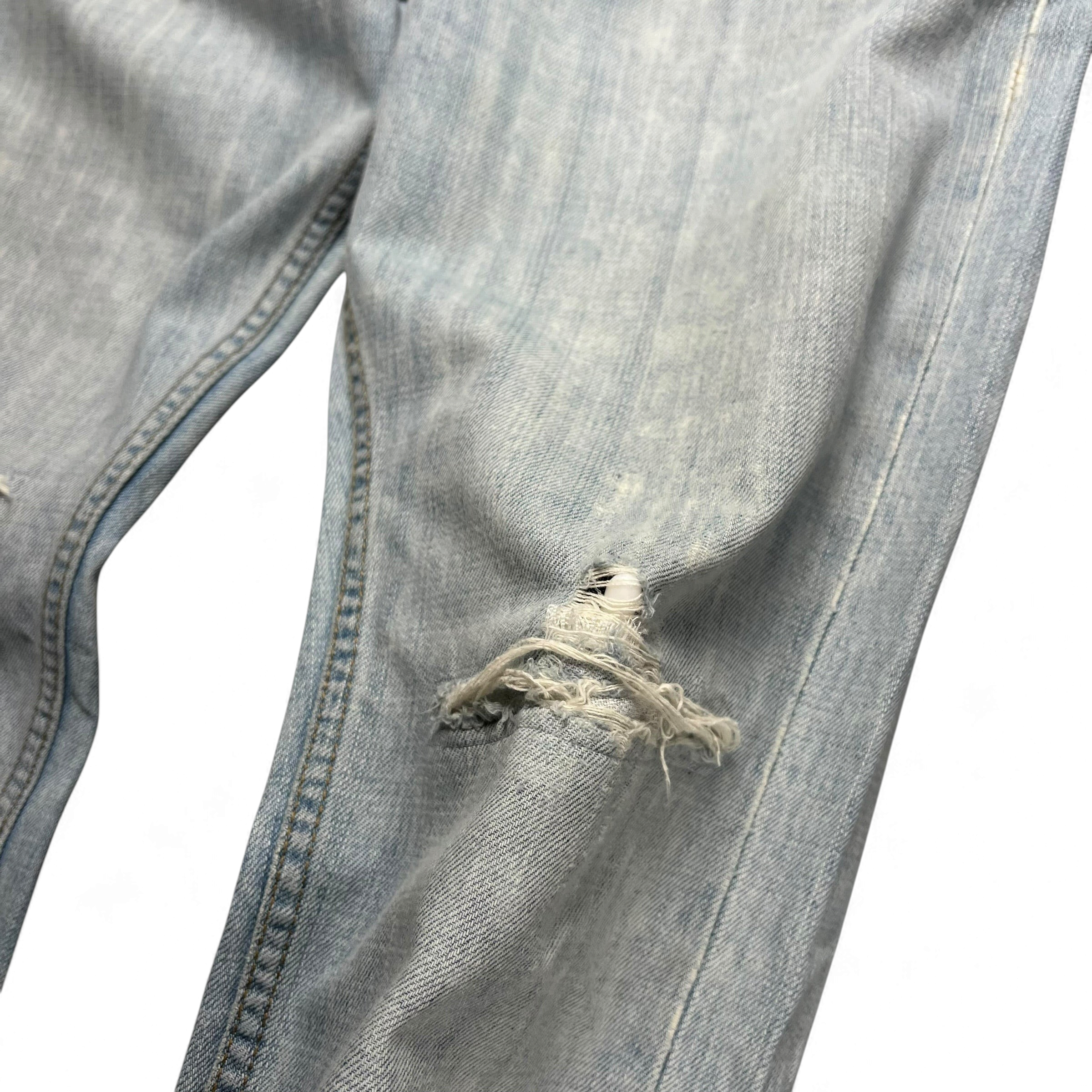TWC Vintage Levi’s 527 Bootcut Jeans in hellblauem Denim mit Distressed-Kniepartie und Used-Look