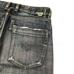 TWC Vintage Diesel Slim Jeans in verwaschenem Schwarz mit Distressed-Details und Logo-Patch an der Gesäßtasche