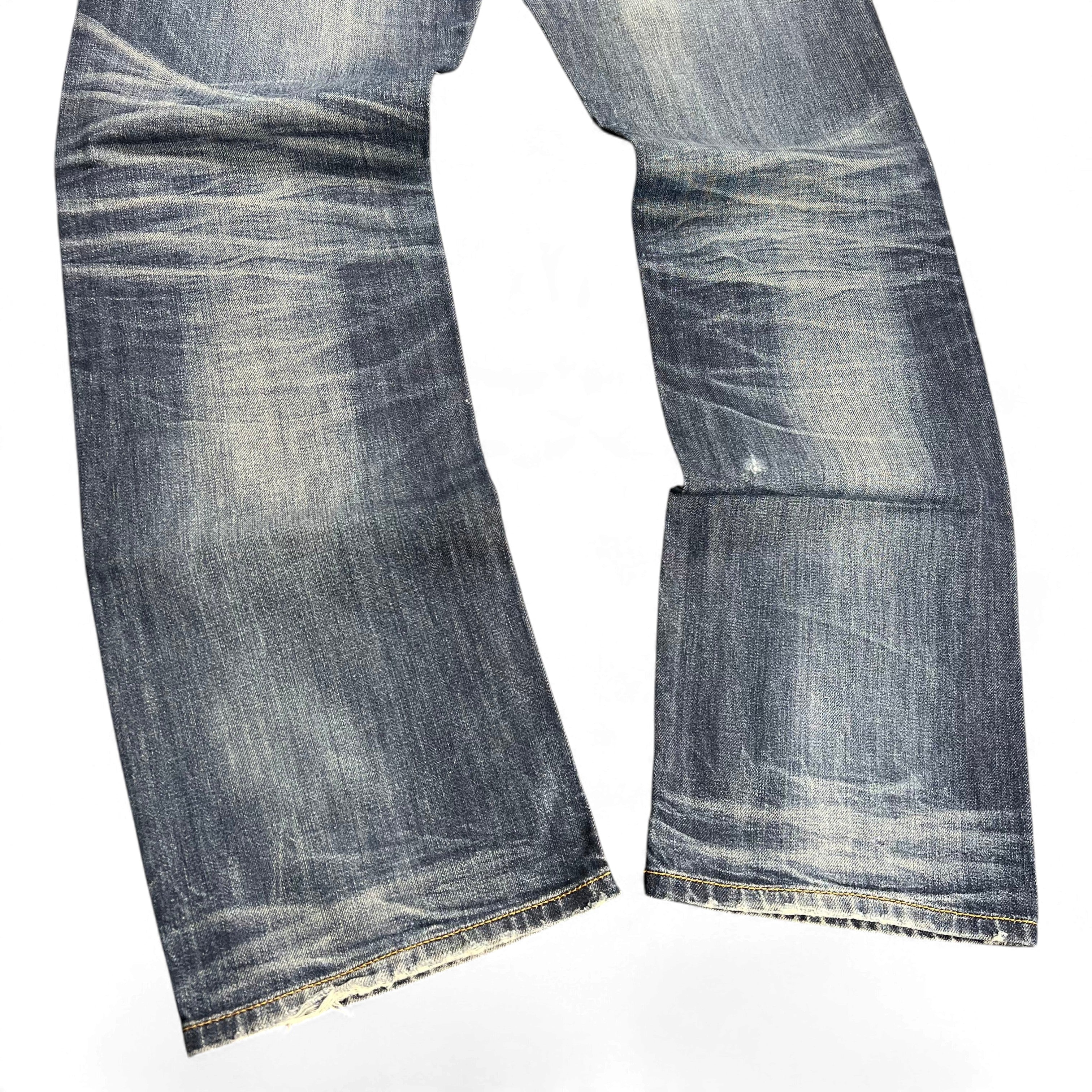 TWC Vintage Diesel Larkee Straight Jeans in verwaschenem Blau mit authentischen Tragespuren und geradem Bein.