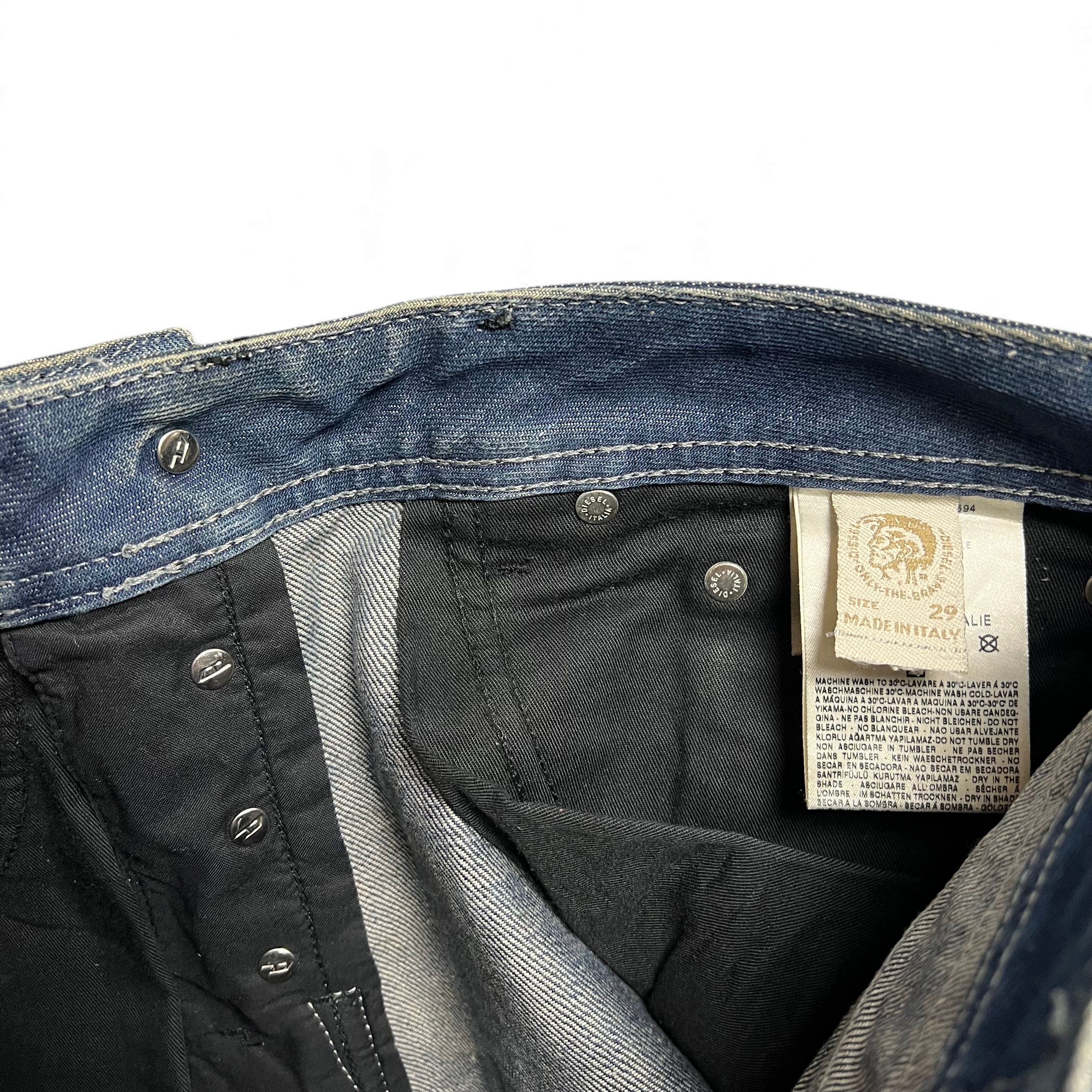 TWC Vintage Diesel Jeans mit Knopfleiste und Etikett in verwaschenem Blau, hergestellt in Italien
