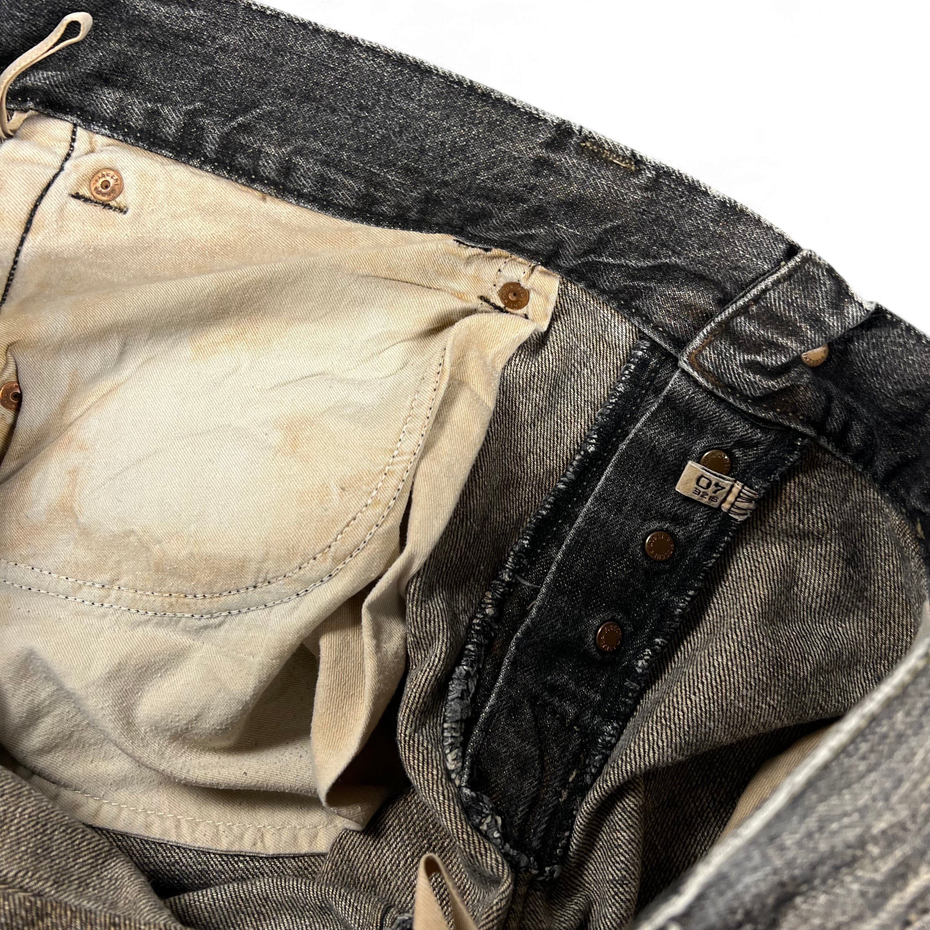 TWC Vintage Armani Jeans in verwaschenem Schwarz mit Knopfleiste und beigen Taschenbeuteln, Vintage-Stil