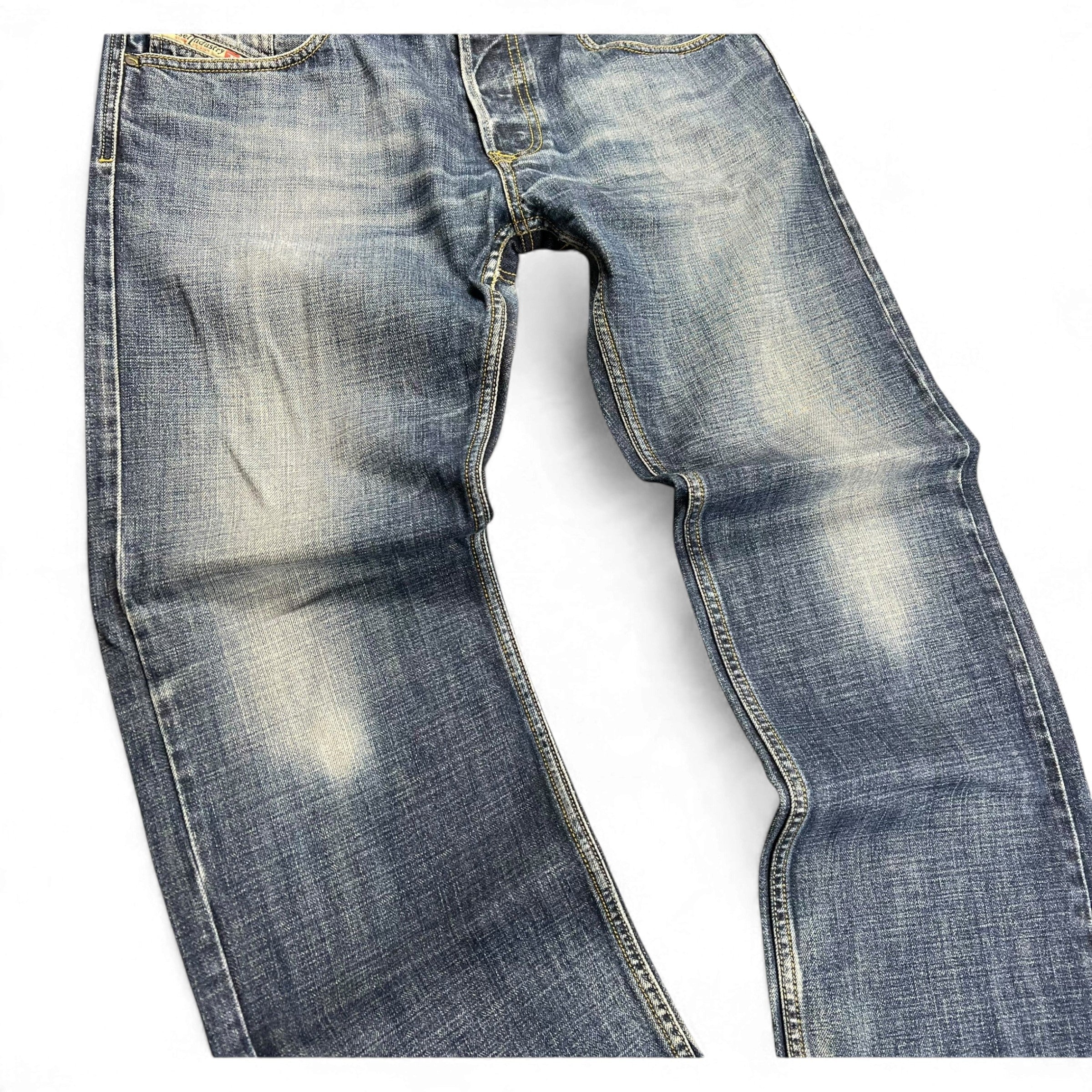 TWC Vintage Diesel Larkee Straight Jeans in blauem Denim mit Used-Waschung und geradem Beinverlauf