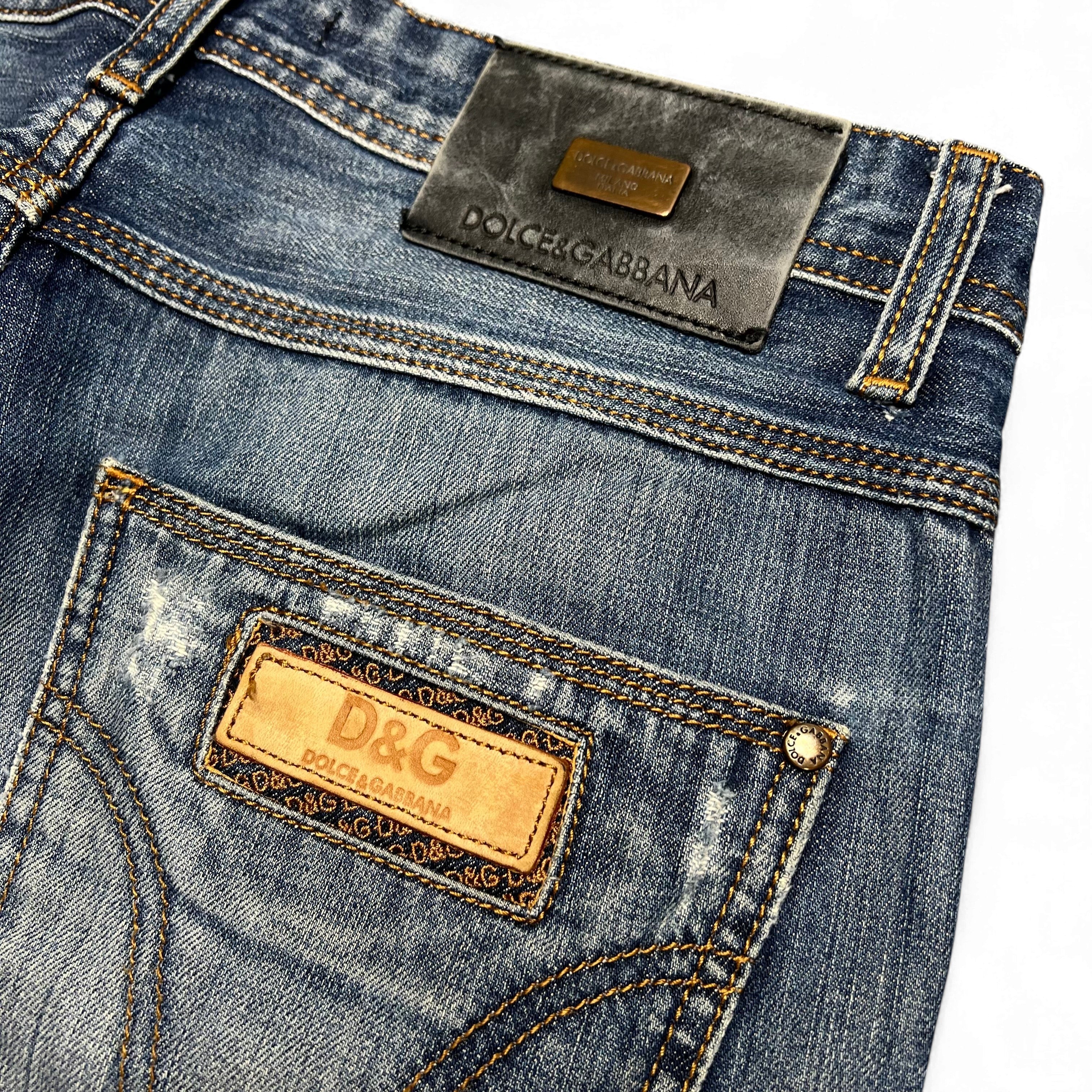 TWC Vintage Dolce&Gabbana Jeans mit verwaschener blauer Waschung, Leder-Label und markanten Ziernähten