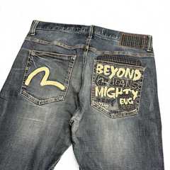TWC Vintage Evisu Jeans mit geradem Schnitt, verwaschenem Denim und auffälligen grafischen Stickereien auf den Taschen