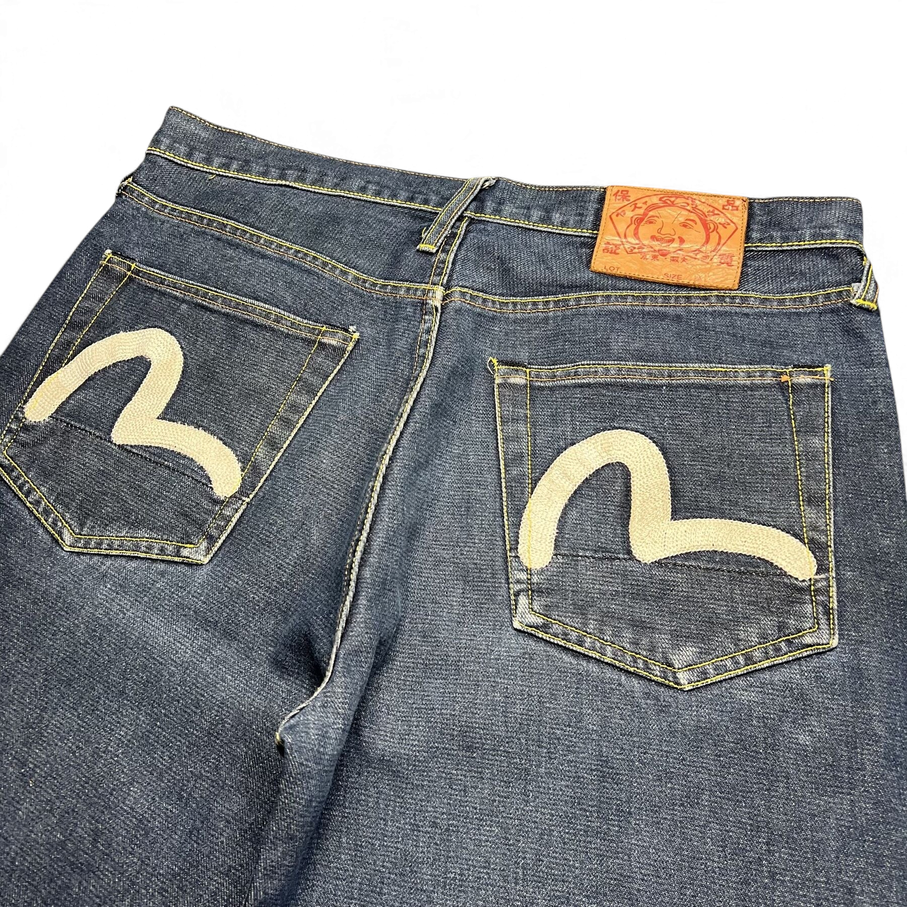 TWC Vintage Evisu Straight Jeans in Dunkelblau mit ikonischem weißem Seagull-Logo auf den Gesäßtaschen