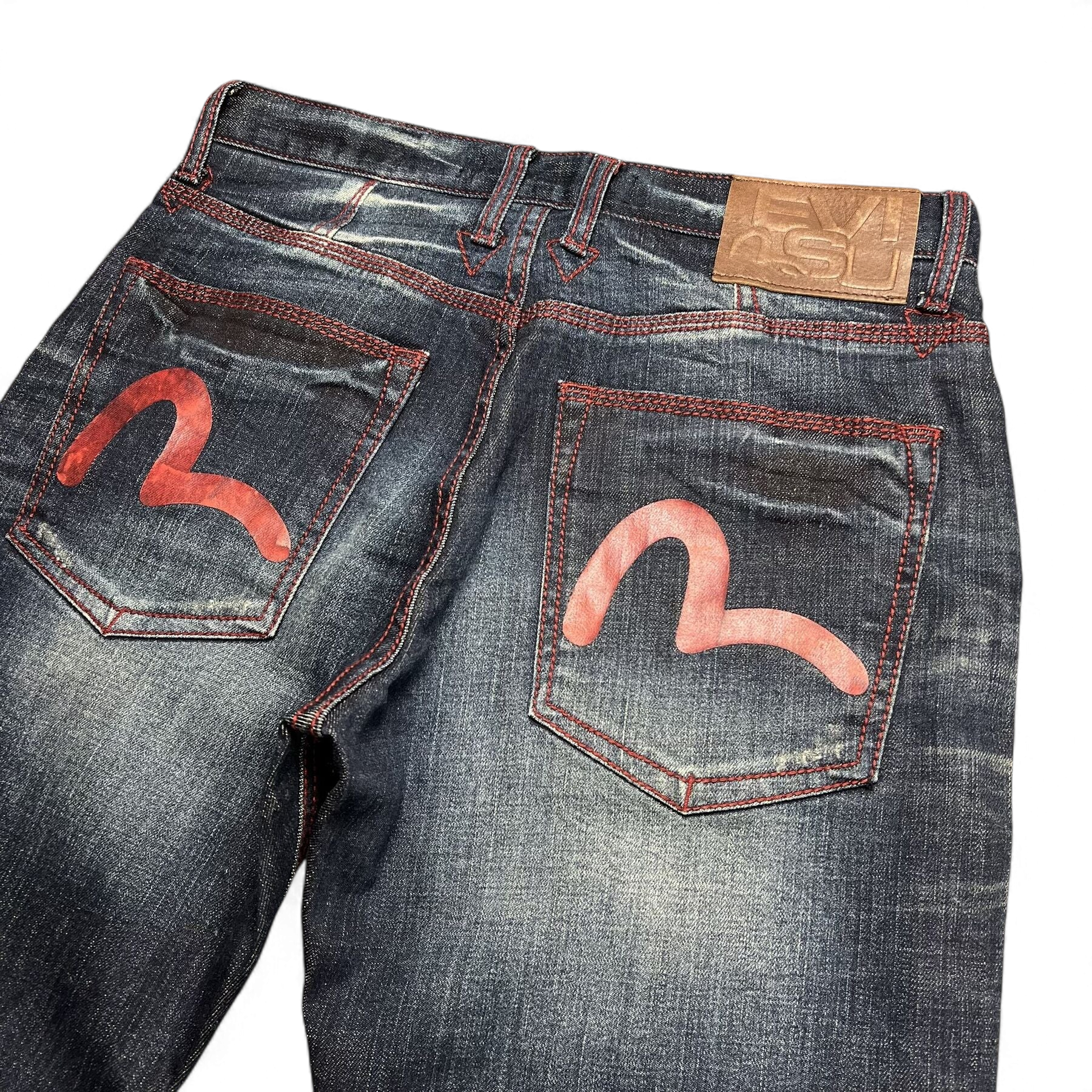 TWC Vintage Evisu Straight Jeans in dunkelblauem Denim mit roten Nähten und ikonischem rotem Seagull-Print auf Taschen